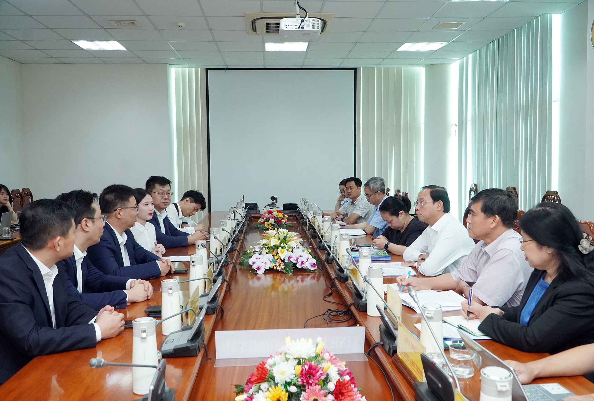 Quang cảnh buổi làm việc.