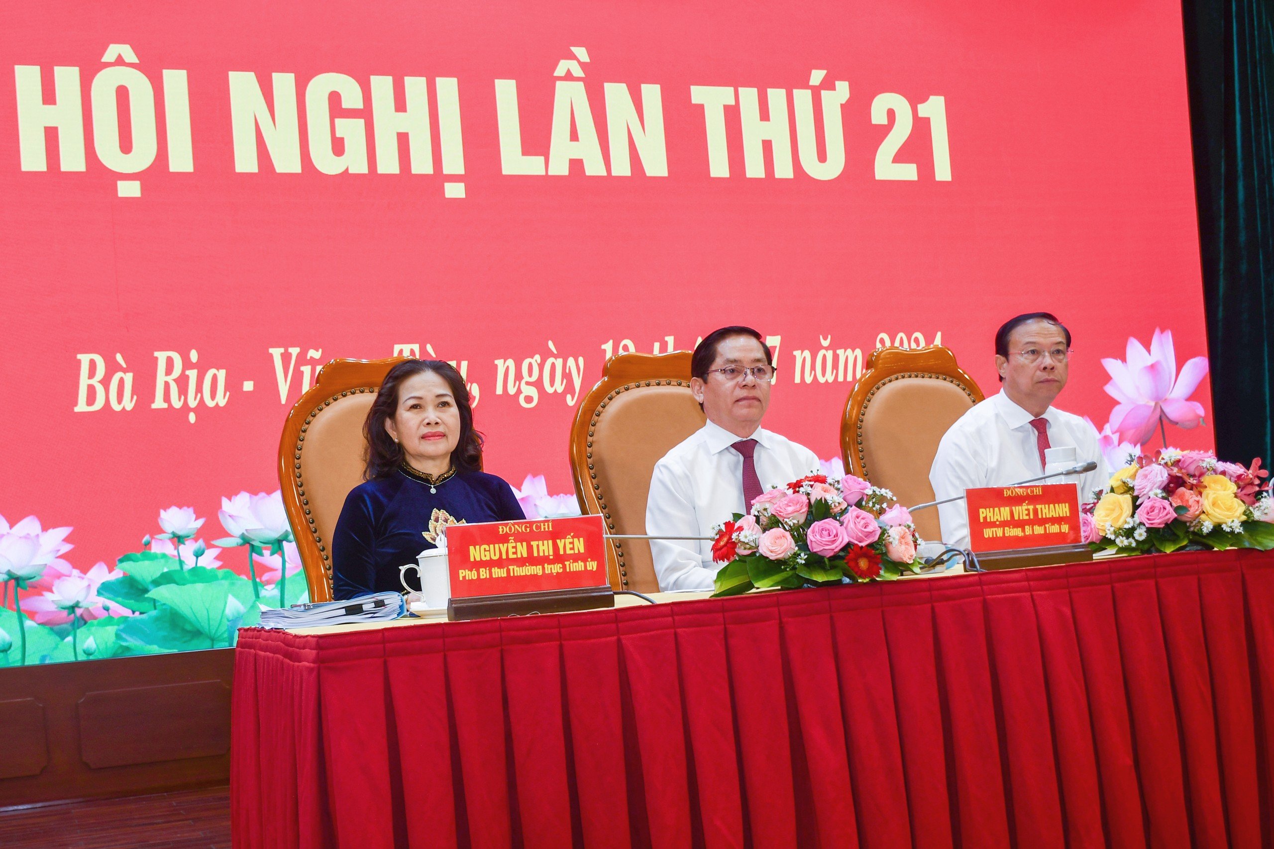 Ông Phạm Viết Thanh, Ủy viên Trung ương Đảng, Bí thư Tỉnh ủy, Chủ tịch HĐND tỉnh; bà Nguyễn Thị Yến, Phó Bí thư Thường trực Tỉnh ủy, Trưởng Đoàn ĐBQH tỉnh; ông Nguyễn Văn Thọ, Phó Bí thư Tỉnh ủy, Chủ tịch UBND tỉnh, đồng chủ trì hội nghị.