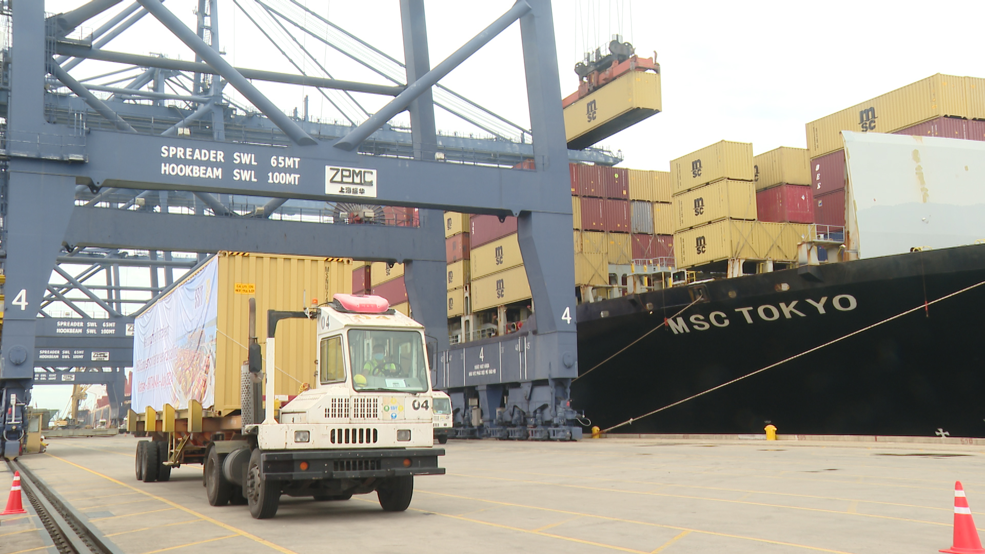 Tàu MSC TOKYO làm hàng tại Cảng SSIT.