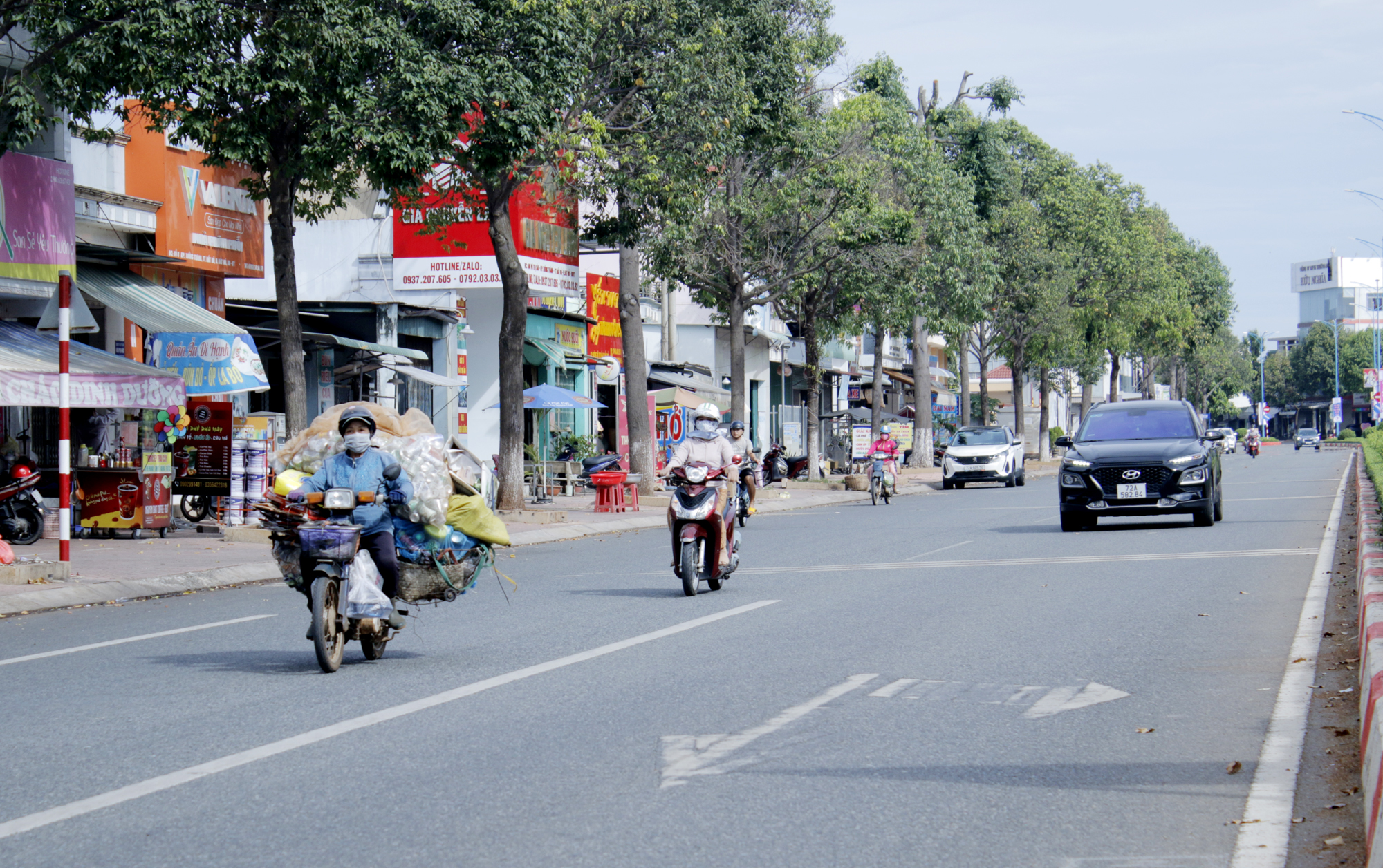 Hạ tầng giao thông huyện Đất Đỏ được đầu tư khang trang, sạch đẹp. Trong ảnh: Tuyến đường Võ Thị Sáu, huyện Đất Đỏ.
