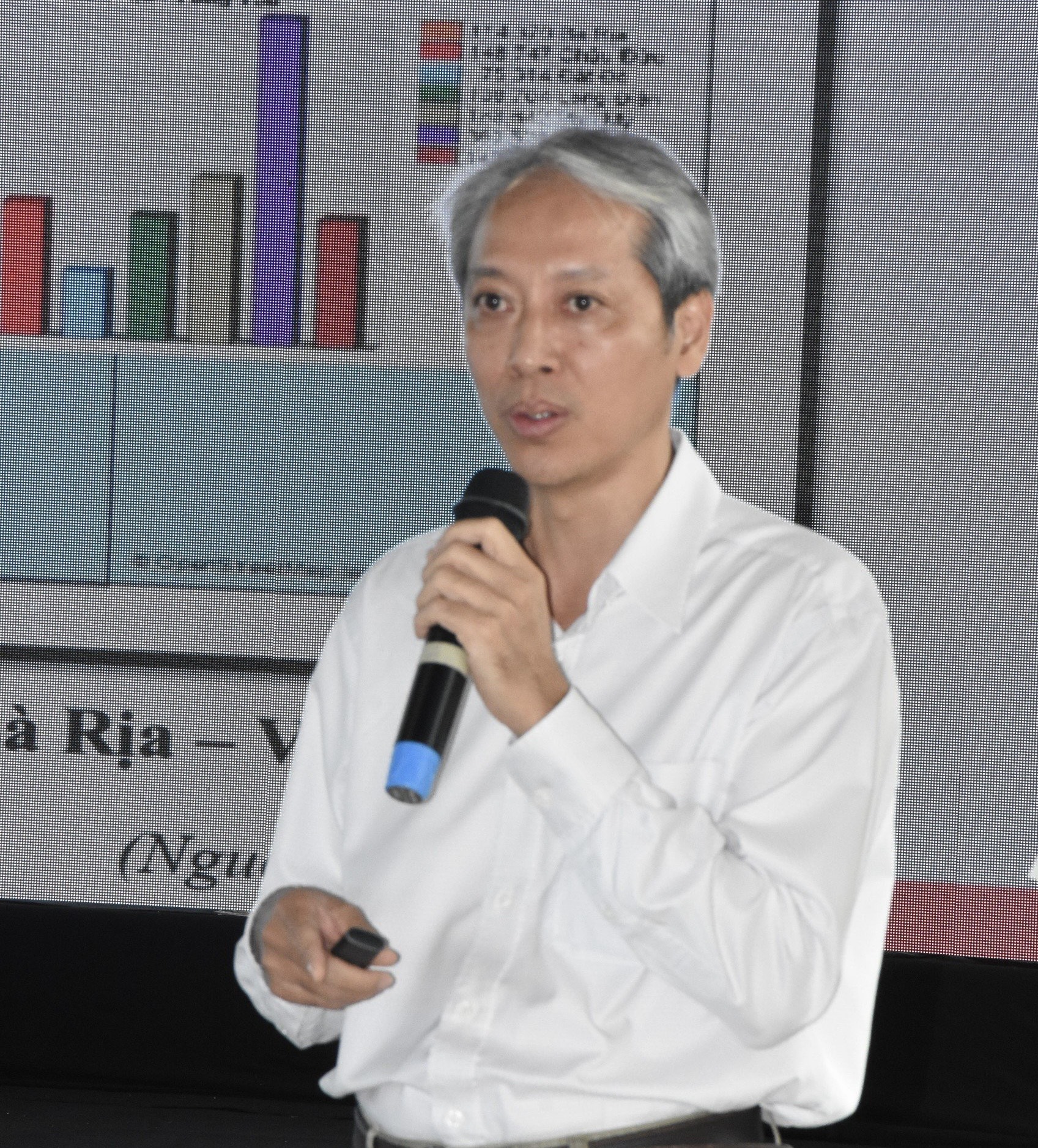 KTS Nguyễn Đức Lập, Chủ tịch Hội KTS tỉnh báo cáo đề dẫn tại hội thảo