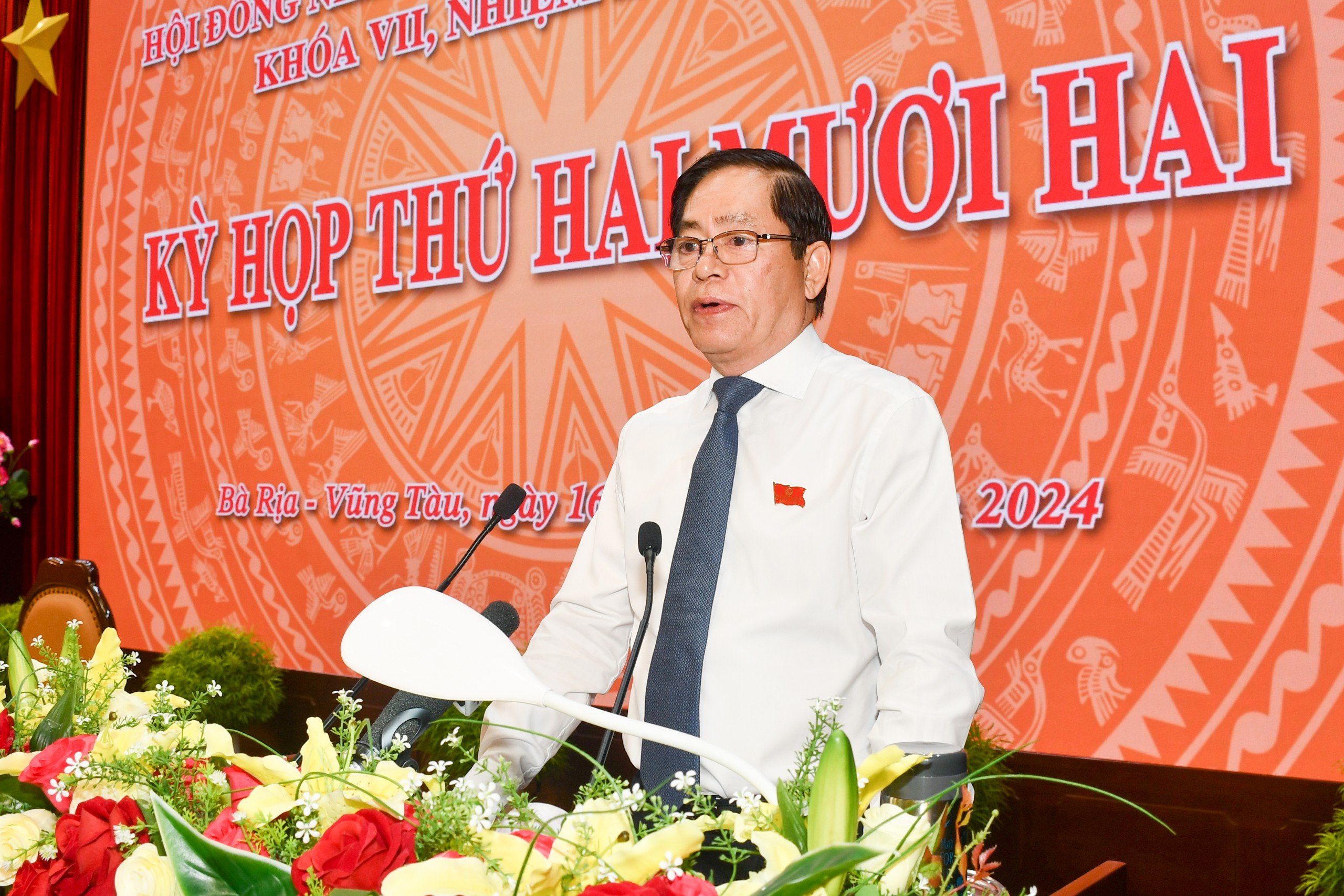 Ông Phạm Viết Thanh, Ủy viên Trung ương Đảng, Bí thư Tỉnh ủy, Chủ tịch HĐND tỉnh phát biểu khai mạc kỳ 