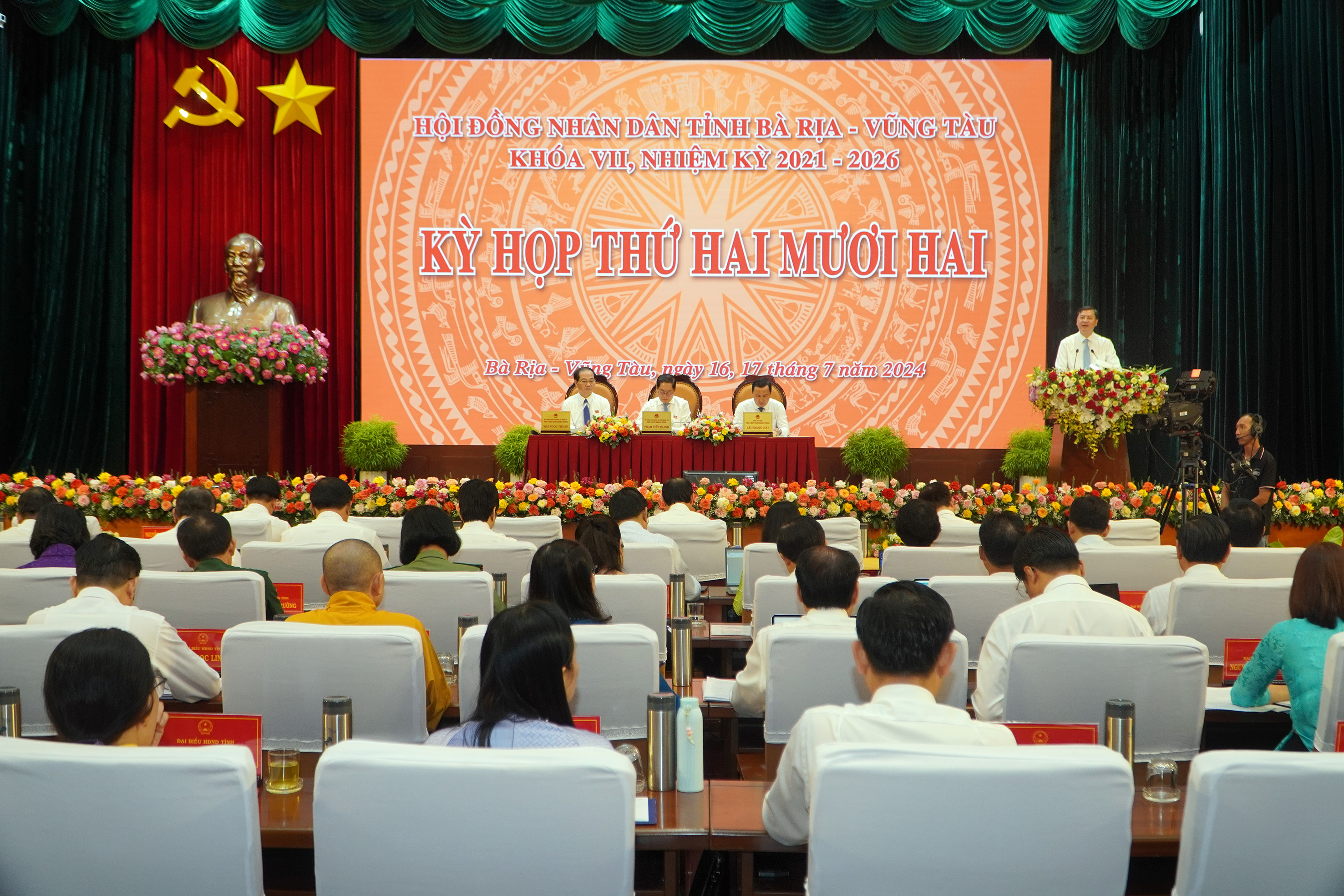 Quang cảnh kỳ họp.