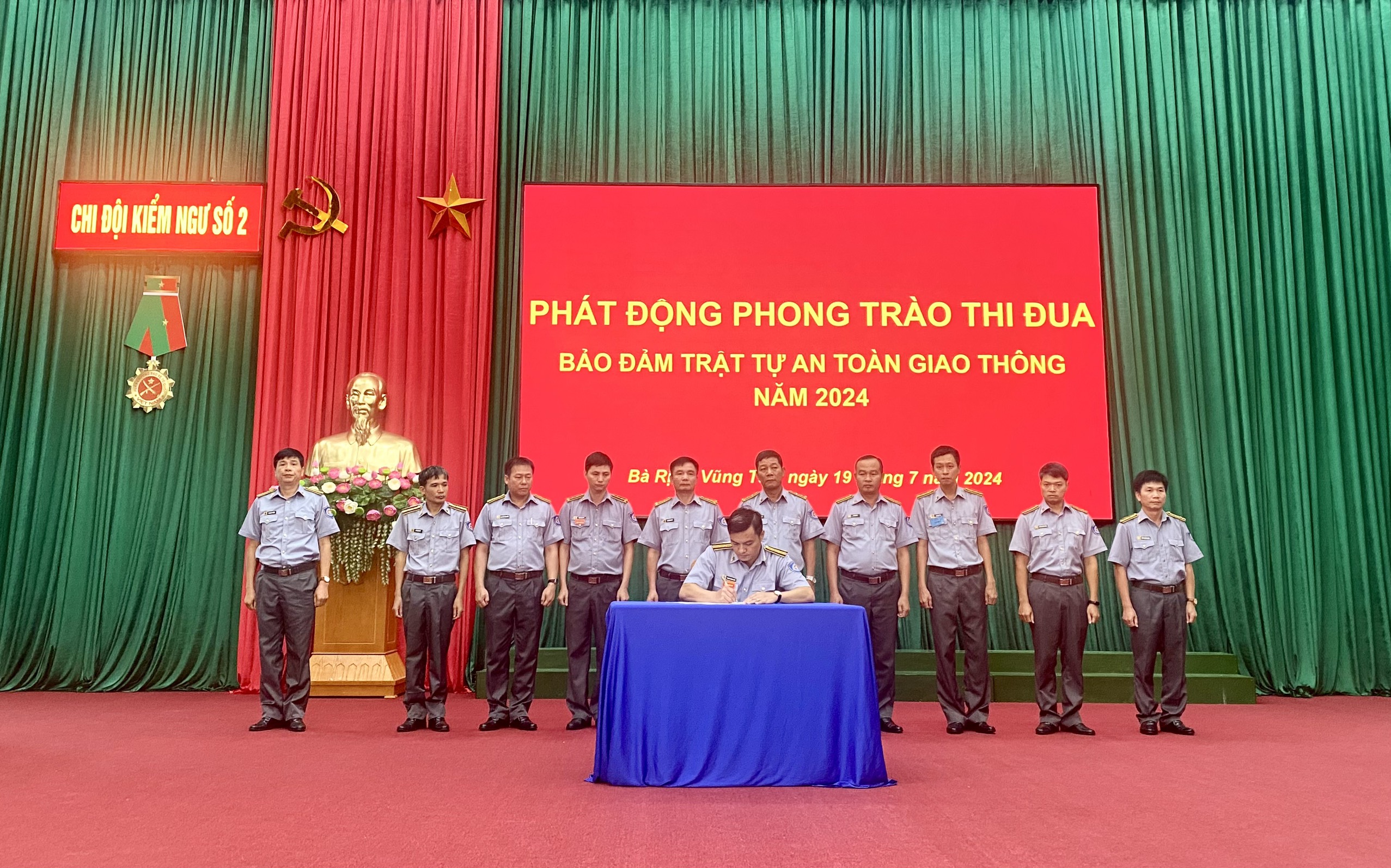 Chi đội Kiểm ngư số 2 ký kết phát động phong trào thi đua “Bảo đảm trật tự an toàn giao thông” năm 2024 .