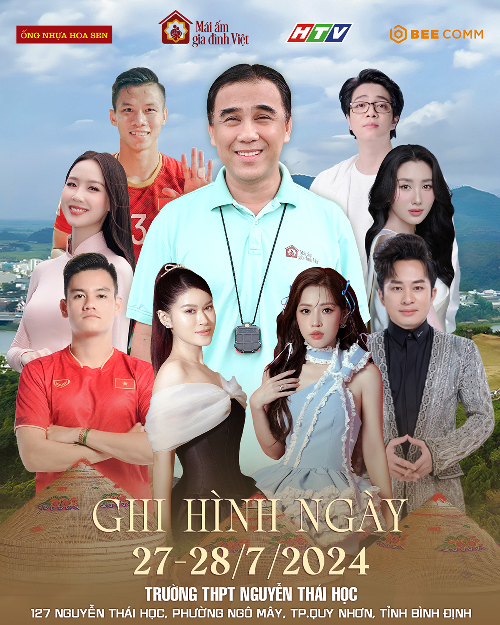 MC Quyền Linh và các khách mời tham gia ghi hình chương trình Mái ấm gia đình Việt tại TP.Quy Nhơn, tỉnh Bình Định.