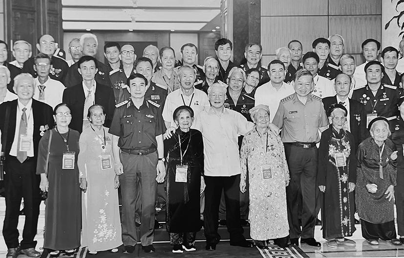 Nguyên Bí thư Tỉnh ủy Bà Rịa - Vũng Tàu Trần Văn Khánh cùng các đại biểu người có công tiêu biểu toàn quốc được gặp gỡ Tổng Bí thư Nguyễn Phú Trọng vào ngày 23/7/2022. Ảnh: NVCC