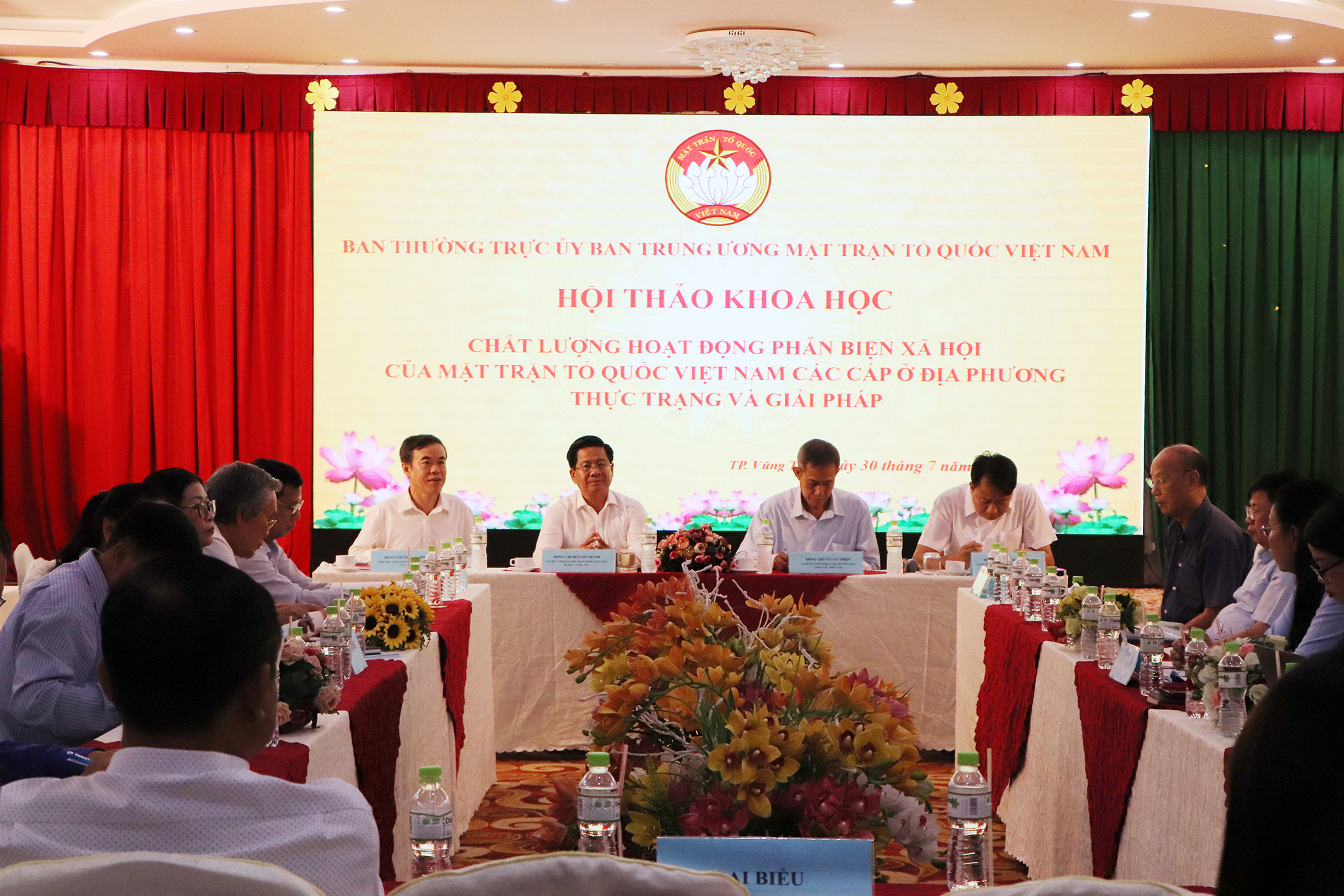 Quang cảnh buổi hội thảo.