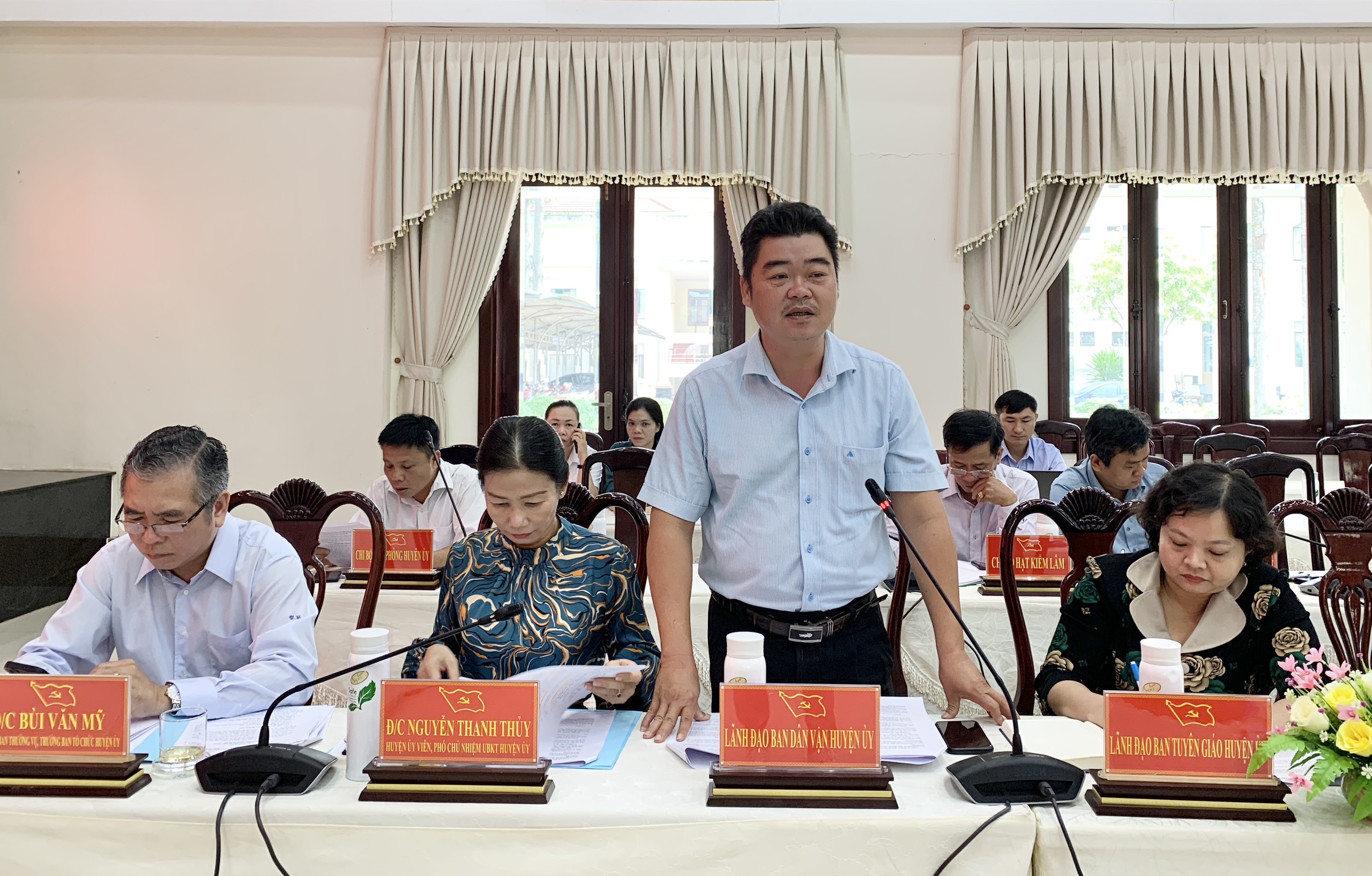 Đại biểu đóng góp ý kiến về công tác xây dựng Đảng tại hội nghị.