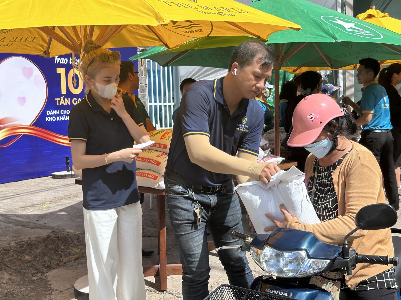 Hoạt động phát gạo tại văn phòng công ty đường Phan Chu Trinh, Phường 2, TP. Vũng Tàu.