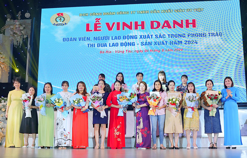 Ban chấp hành Công đoàn Công ty TNHH Sản xuất giày Uy Việt (KCN Đông Xuyên, TP.Vũng Tàu) tôn vinh đoàn viên, NLĐ.