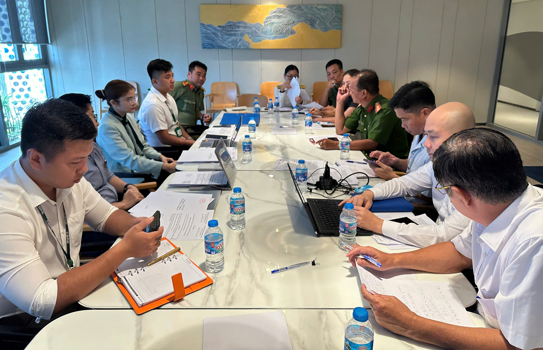 Đoàn liên ngành làm việc với Ban Quản lý Tòa nhà The Sóng.