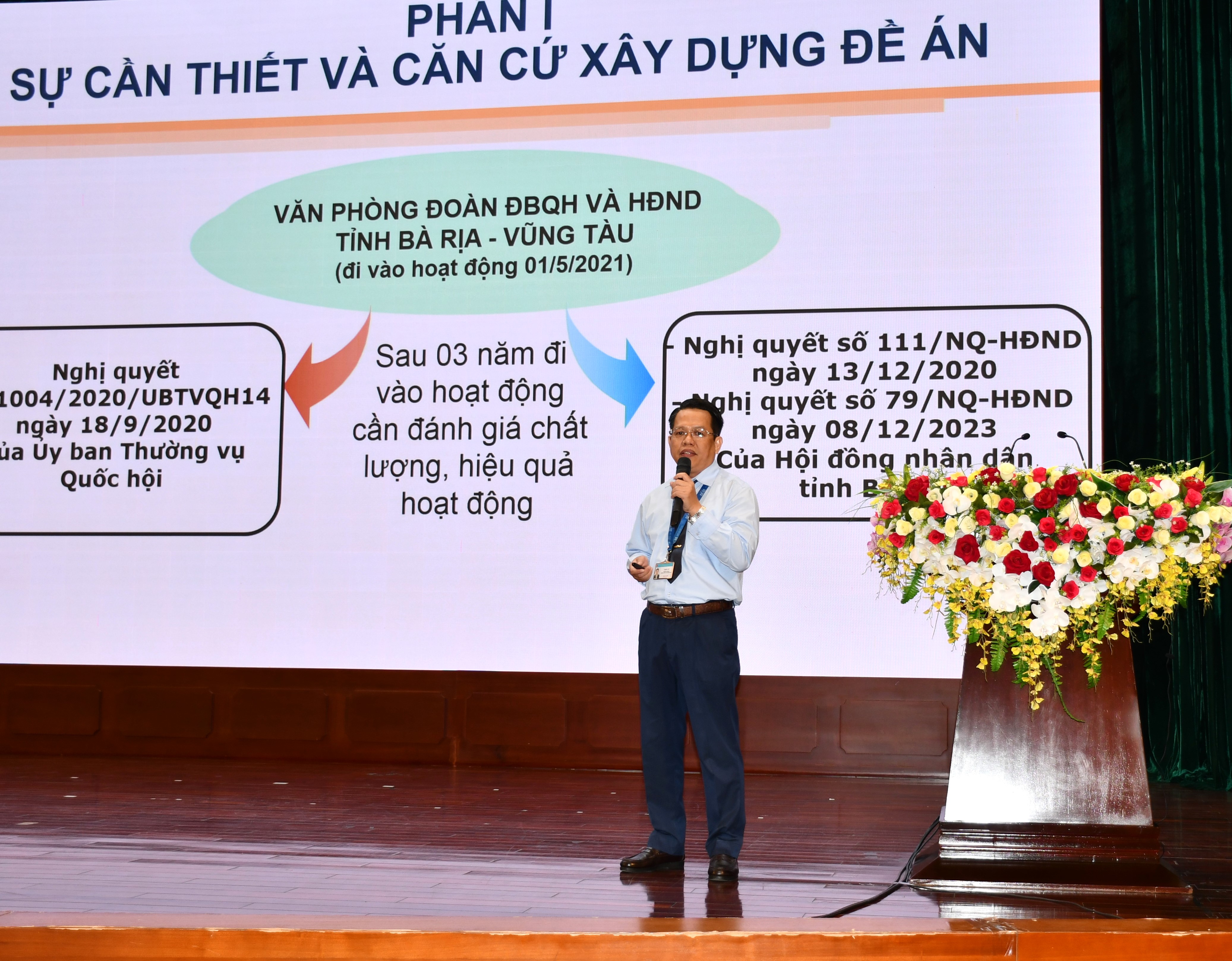 Ứng viên trình bày phần thi đề án sáng 17/8.