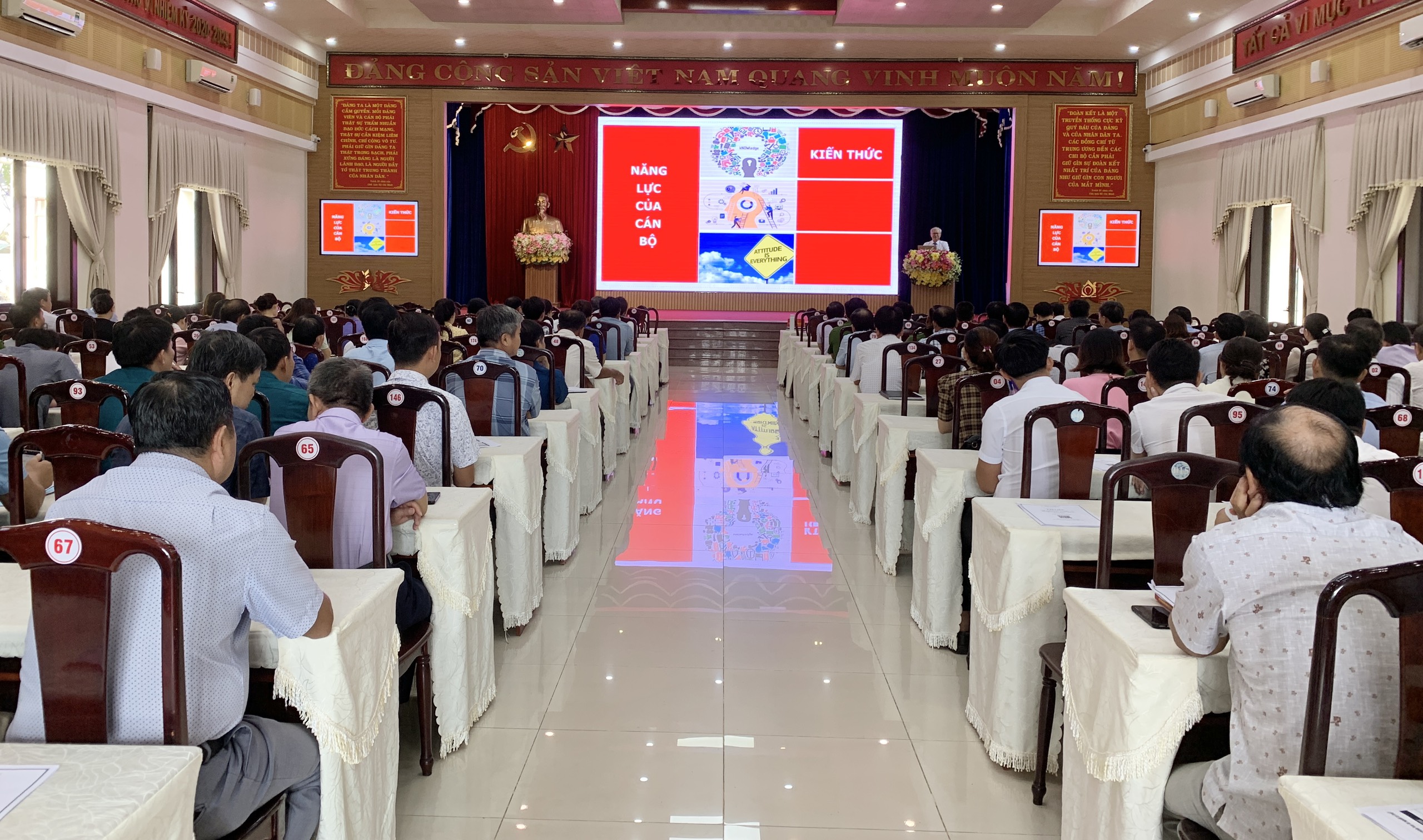 Gần 400 cán bộ, đảng viên tham gia lớp tập huấn nghiệp vụ công tác tổ chức xây dựng Đảng.