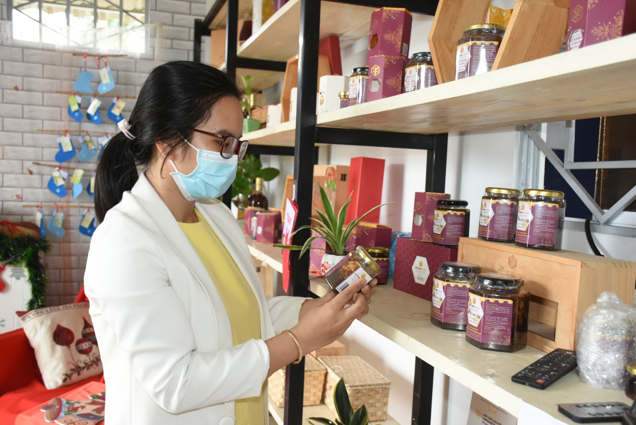 Các sản phẩm từ mật ong của Công ty Kim Trúc Plus (TX.Phú Mỹ) nhận được nhiều sự hỗ trợ từ chính sách khởi nghiệp của Sở KH-CN và Sở Công Thương.