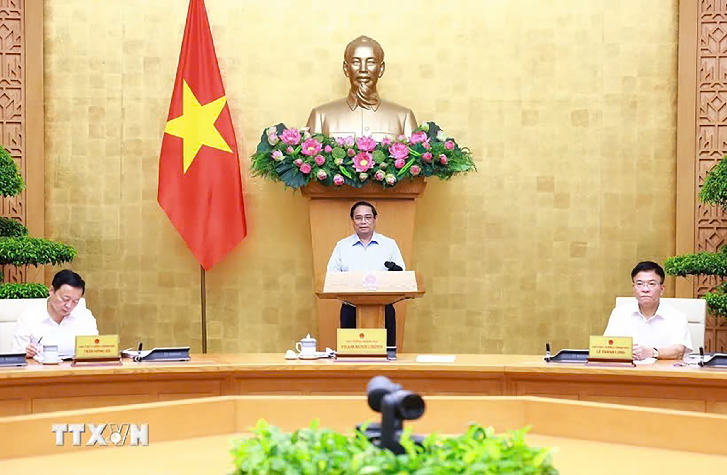 Thủ tướng Phạm Minh Chính phát biểu chỉ đạo tại phiên họp.