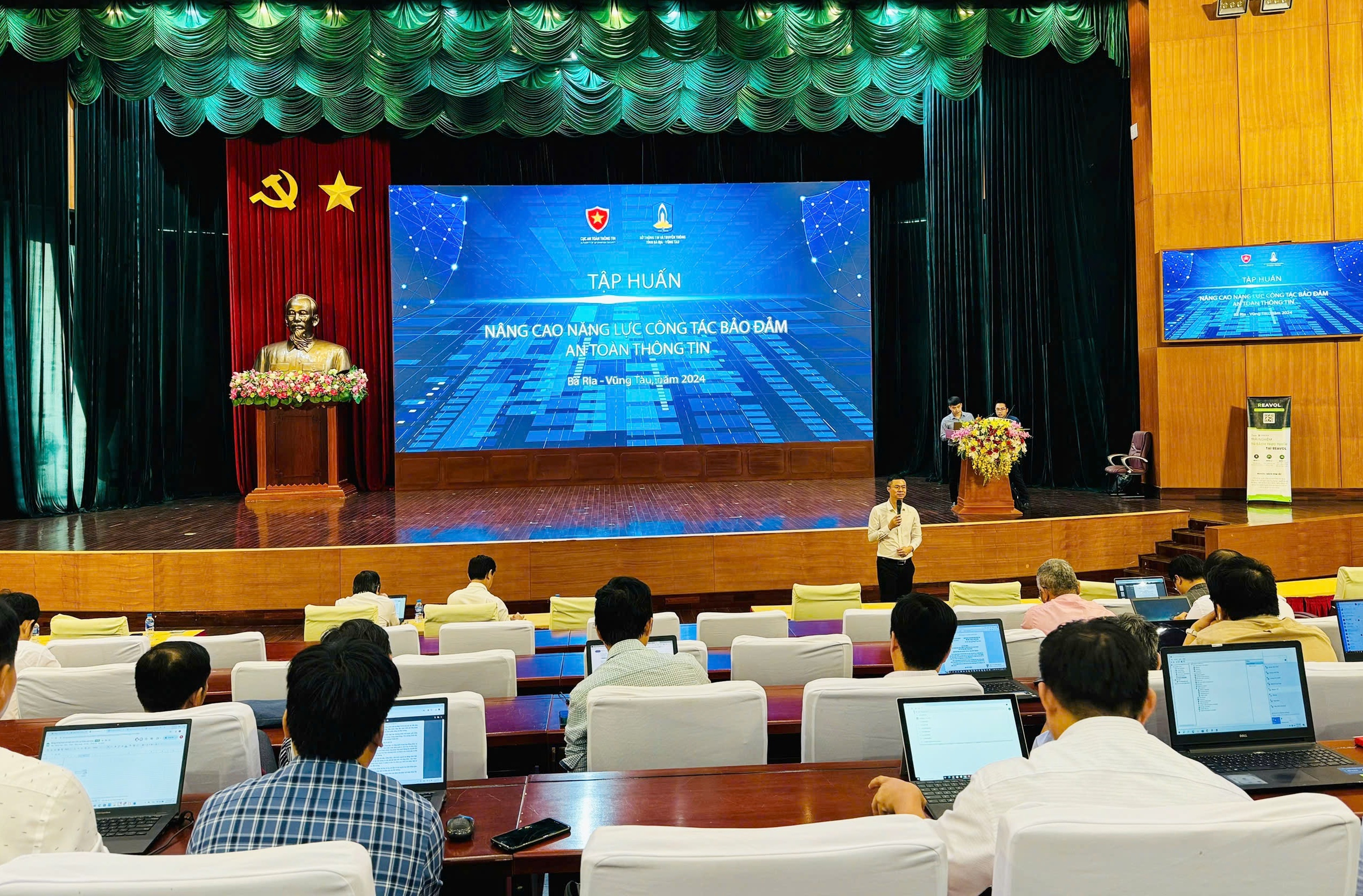 Quang cảnh lớp tập huấn.