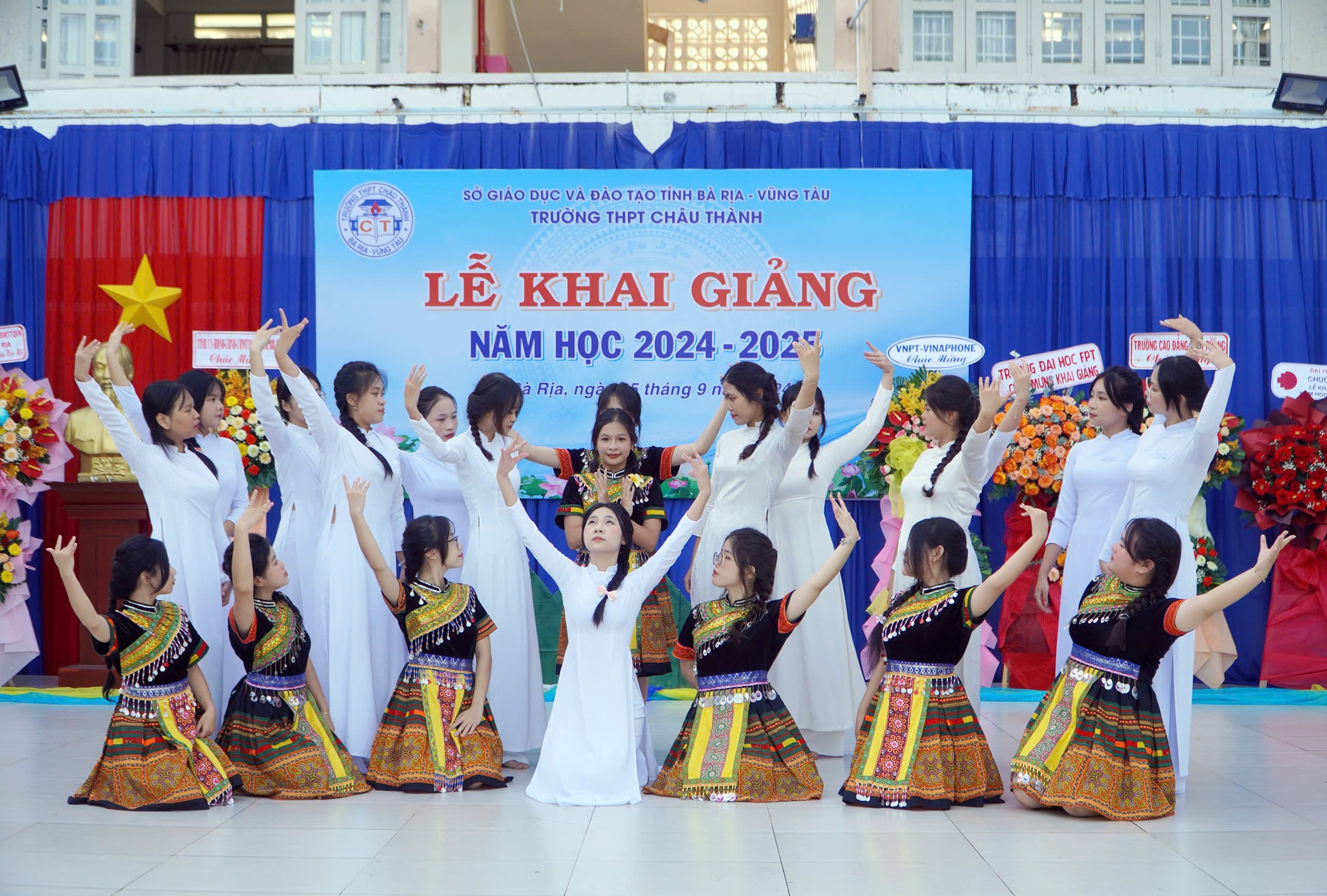 Tiết mục văn nghệ chào mừng tại Lễ khai giảng năm học 2024-2025 của Trường THPT Châu Thành, TP.Bà Rịa.
