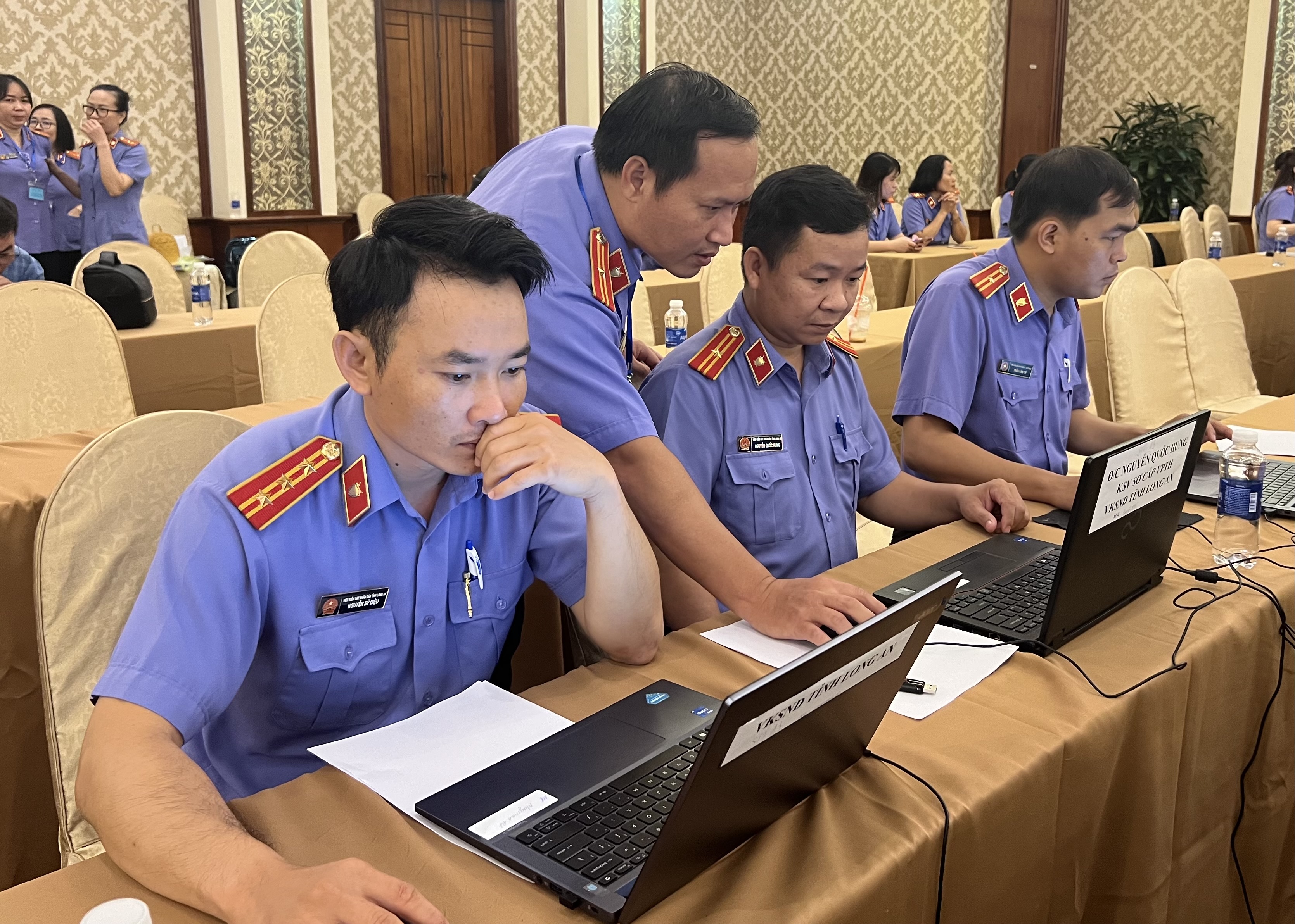 Các đội tham gia phần thi lý thuyết.