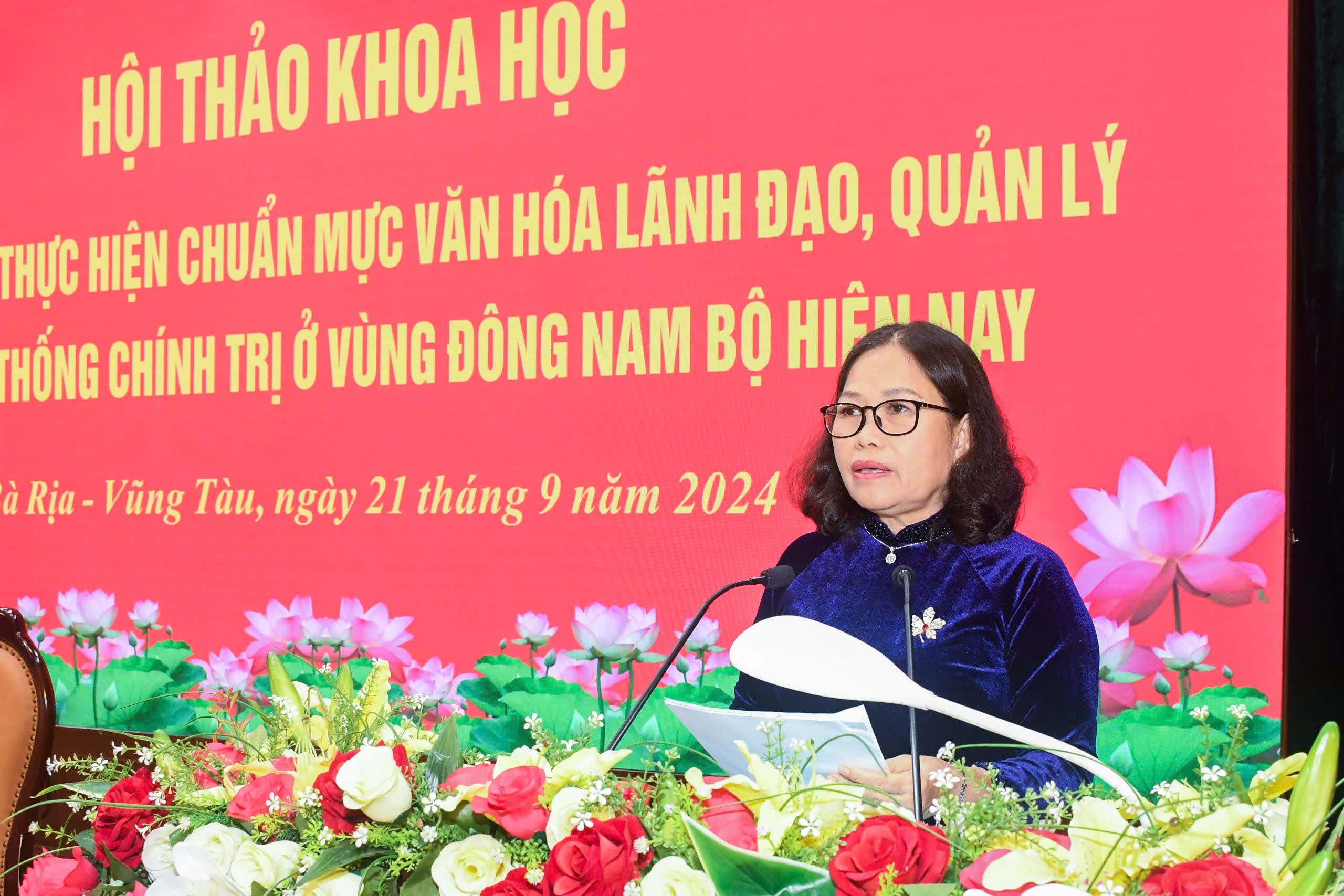 Bà Nguyễn Thị Yến, Phó Bí thư Thường trực Tỉnh uỷ Bà Rịa - Vũng Tàu phát biểu chào mừng hội thảo.