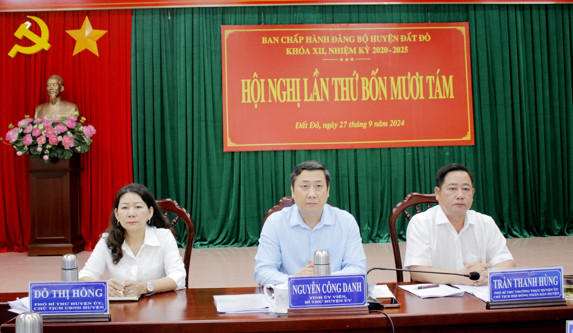 Chủ tọa hội nghị.