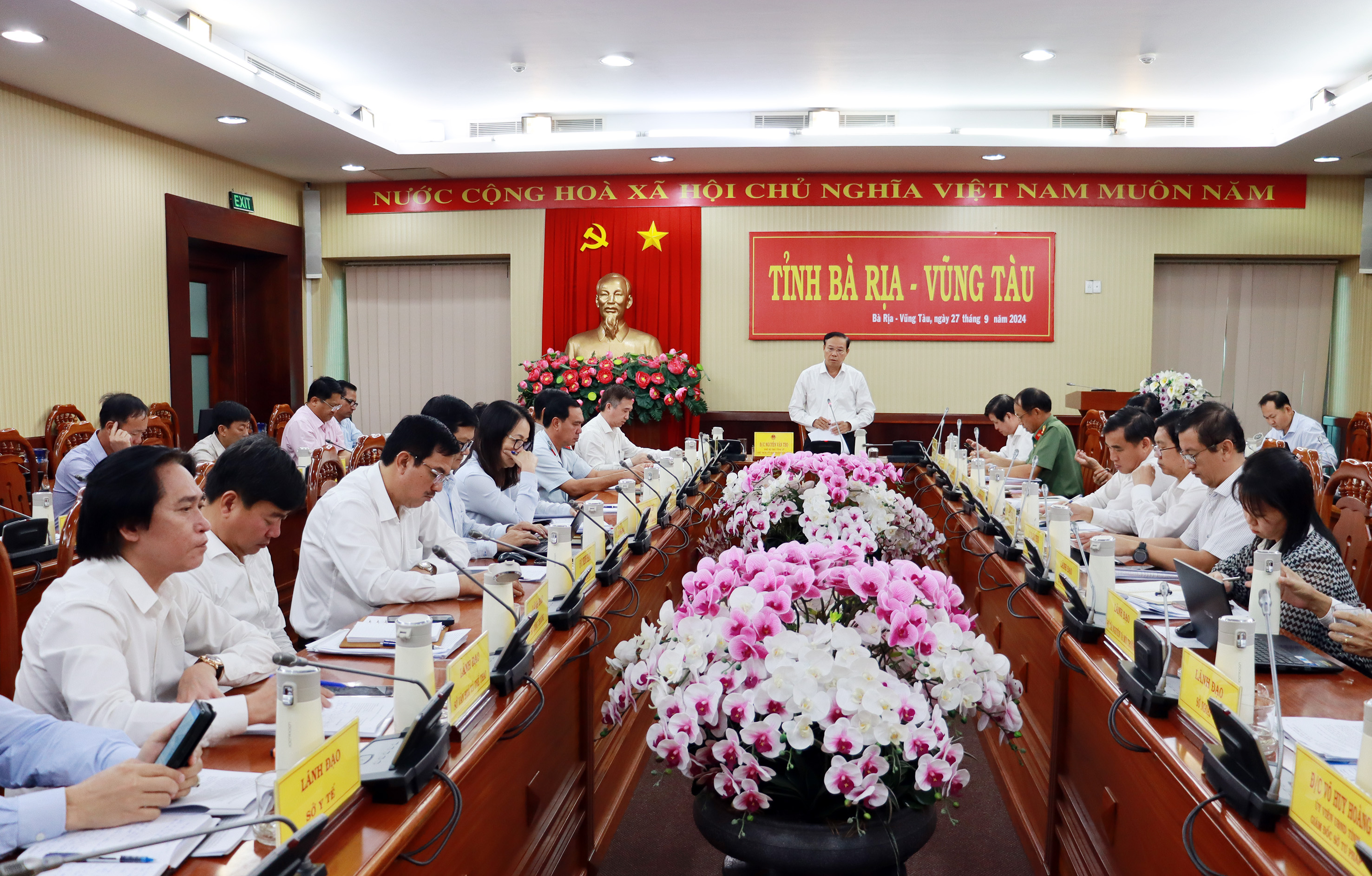 Chủ tịch UBND tỉnh yêu cầu, các sở, ngành địa phương quyết liệt hơn nữa để hoàn thành chỉ tiêu, nhiệm vụ phát triển kinh tế-xã hội.