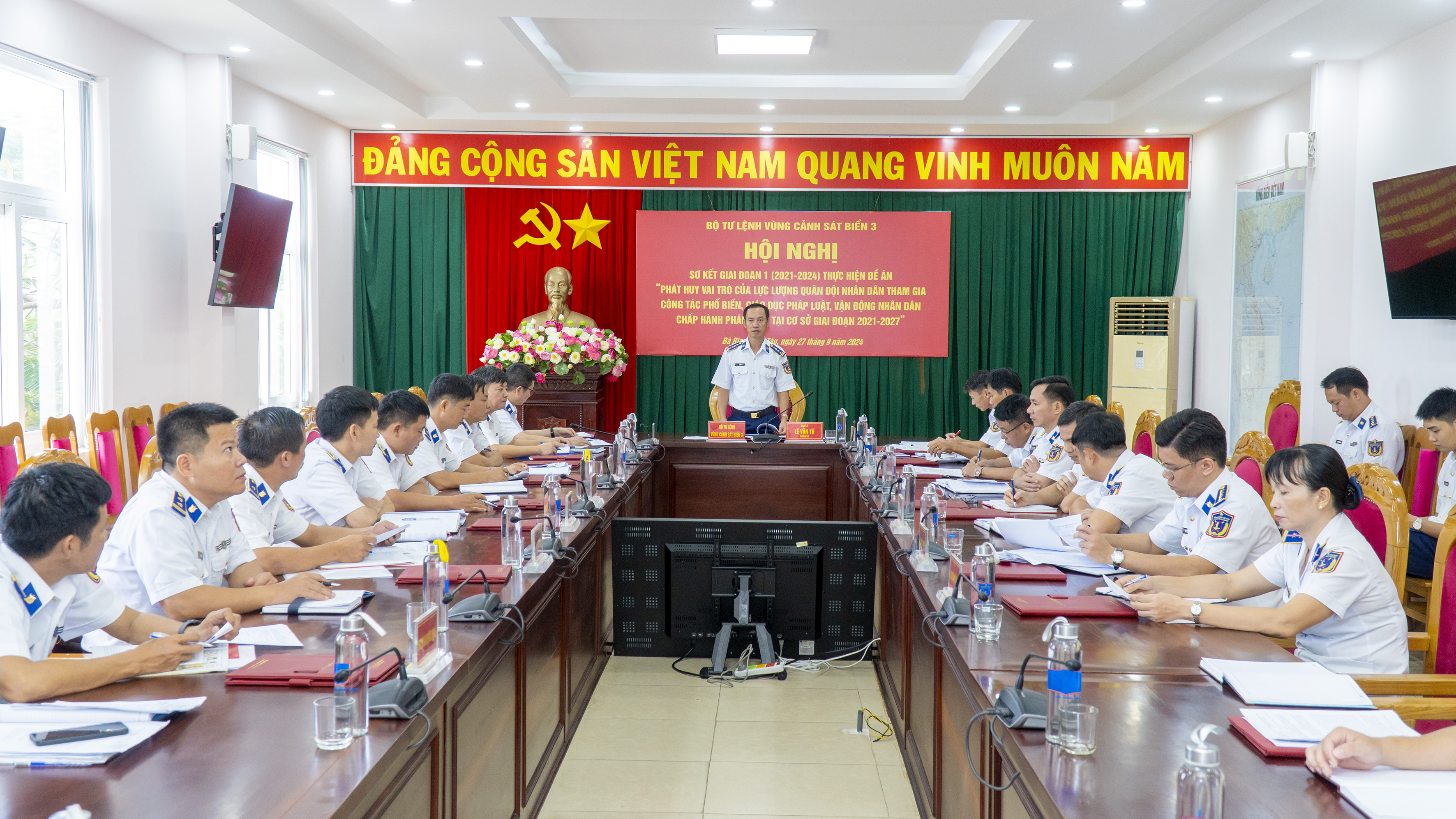 Đại tá Lê Văn Tú, Bí thư Đảng ủy, Chính ủy BTL Vùng CSB 3 chủ trì hội nghị.
