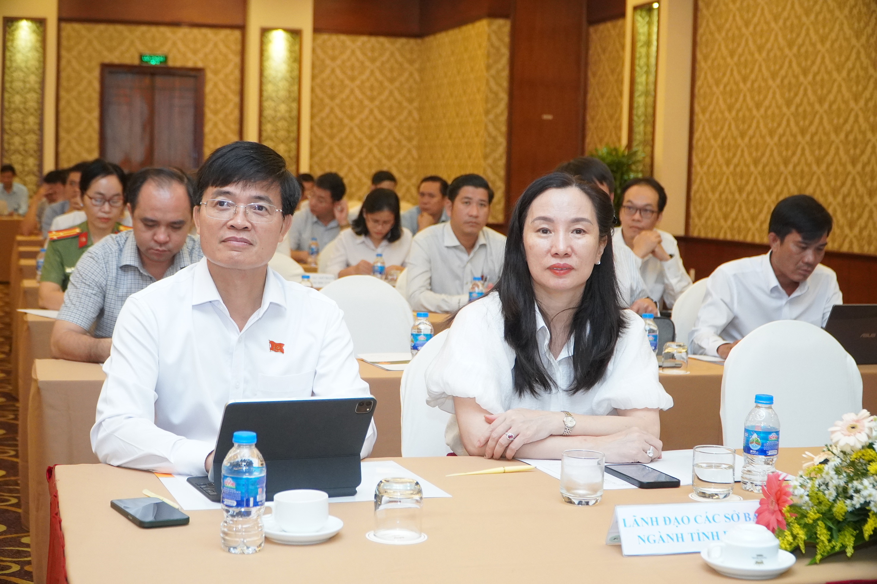 Lãnh đạo các sở, ngành, địa phương của tỉnh tham dự Hội nghị cập nhật chính sách về chuyển đổi số.