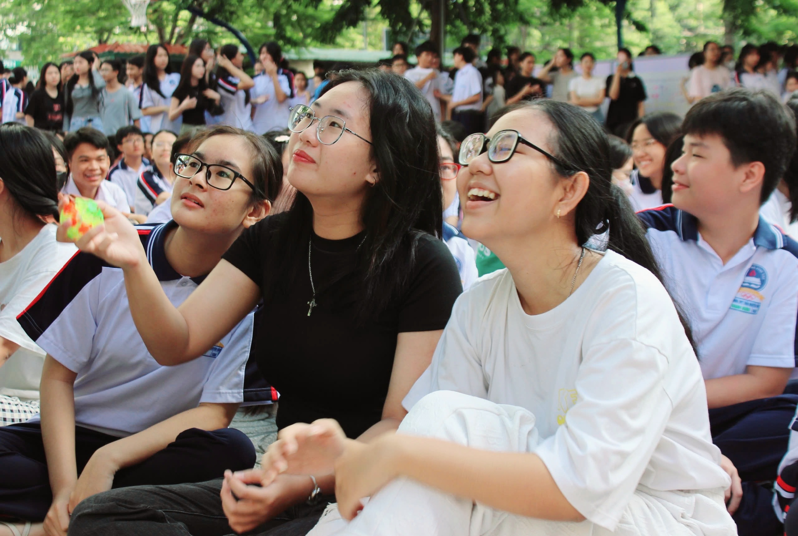 Và hào hứng tham gia các trò chơi.