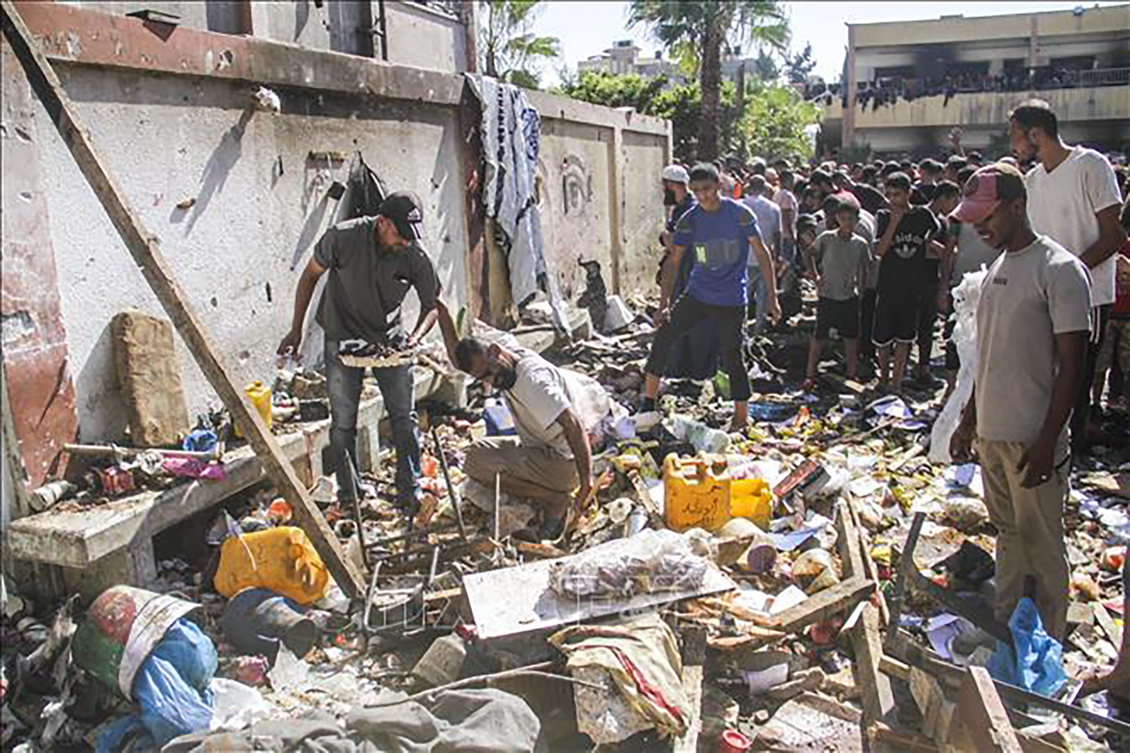 Trường học bị phá hủy sau cuộc tấn công của Israel tại trại tị nạn Jabalia, Dải Gaza.