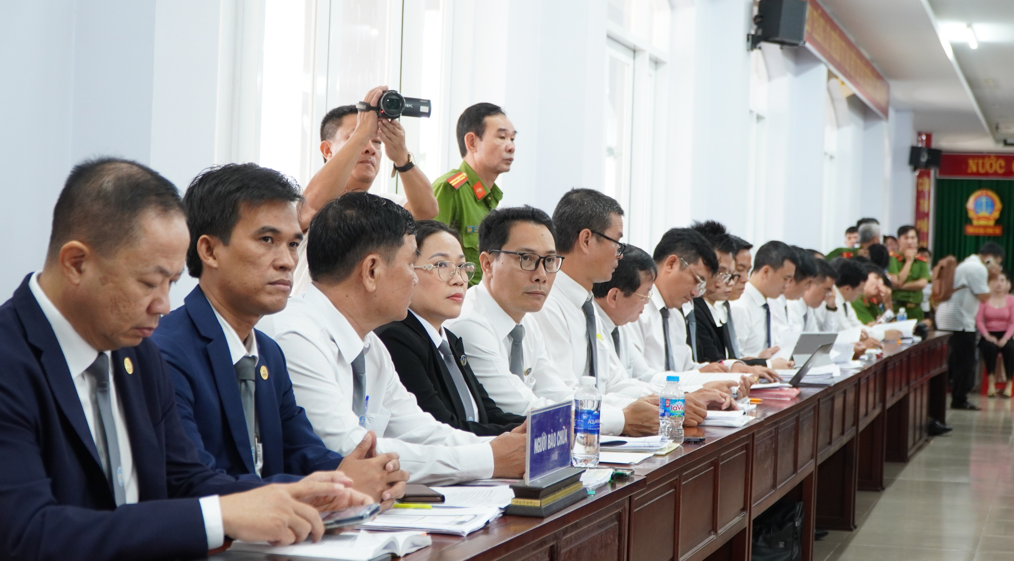 Thành viên Đoàn Luật sư tỉnh tham gia bào chữa tại một phiên tòa của TAND tỉnh.