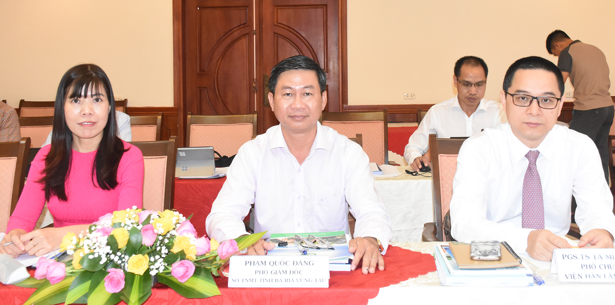 Lãnh đạo Viện Hàn lâm Khoa học - Xã hội Việt Nam và Sở TN-MT tỉnh Bà Rịa - Vũng Tàu tham dự hội thảo