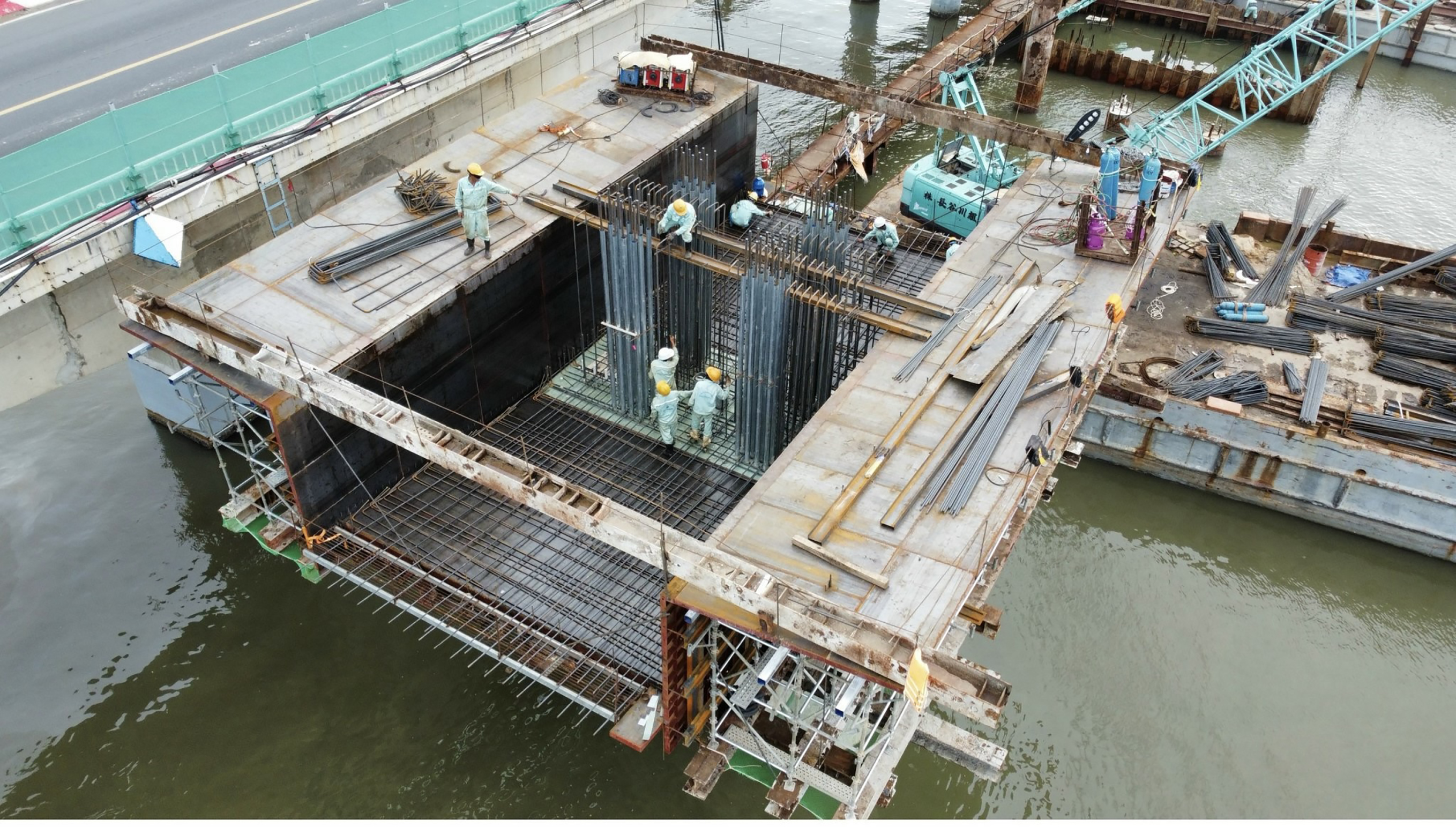 Thi công gói thầu 21 thuộc dự án ĐT994, cầu Cửa Lấp 2.