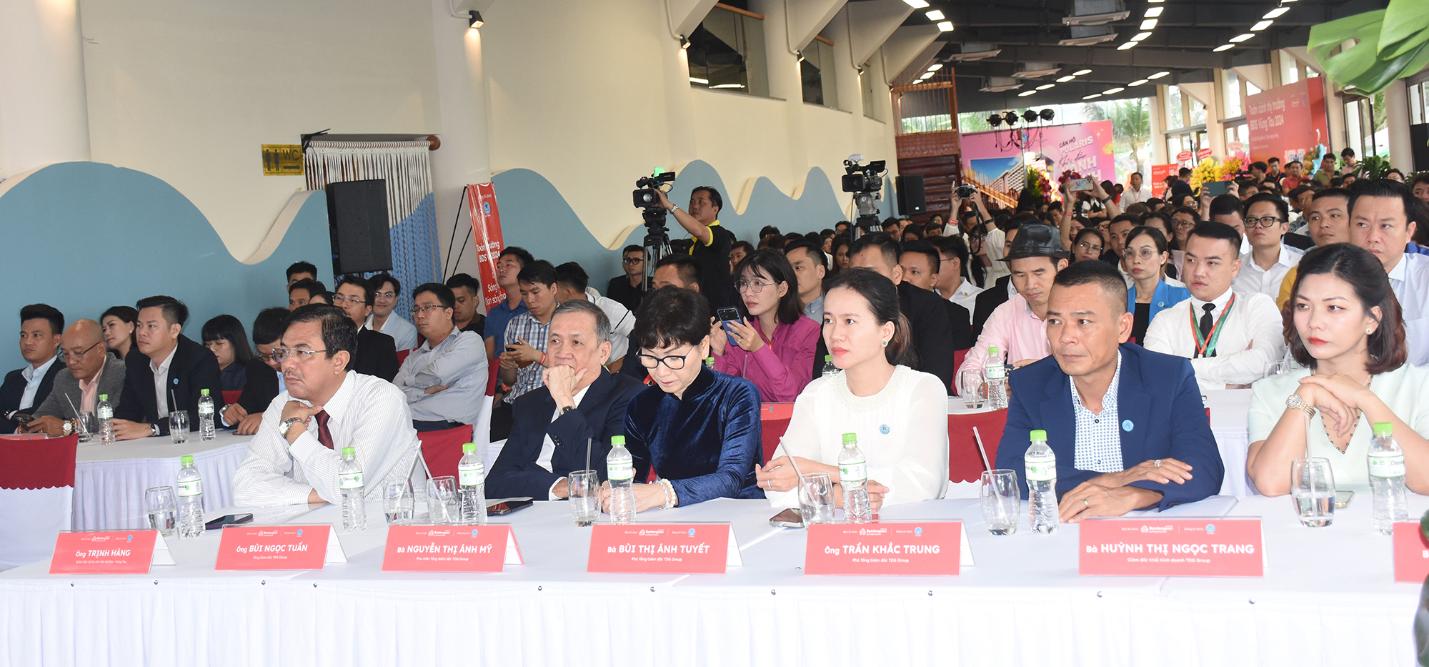 Các đại biểu tham dự hội thảo