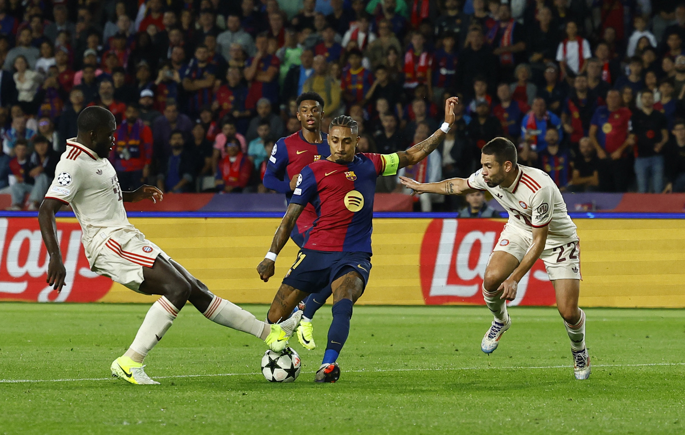 Barcelona vùi dập Bayern với tỷ số khó tin.
