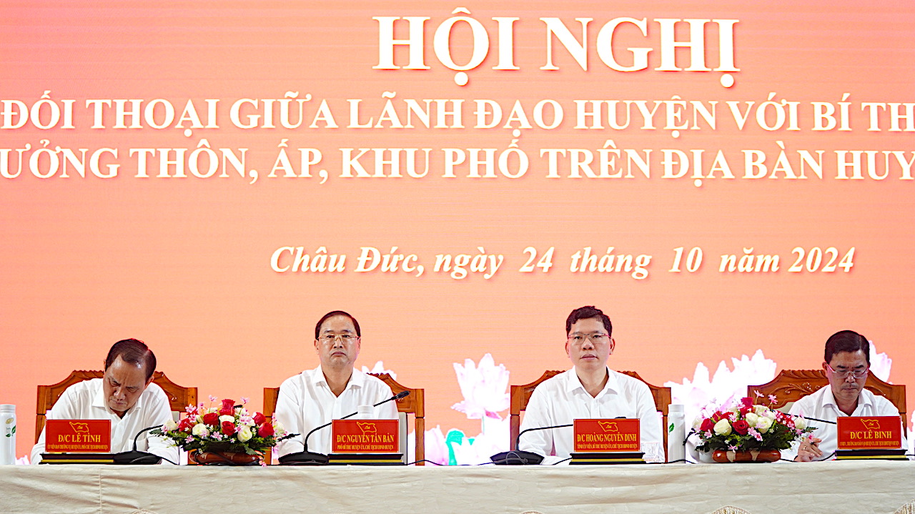 Lãnh đạo huyện Châu Đức đối thoại với khoảng 300 Bí thư Chi bộ, trưởng thôn, ấp trên địa bàn huyện.
