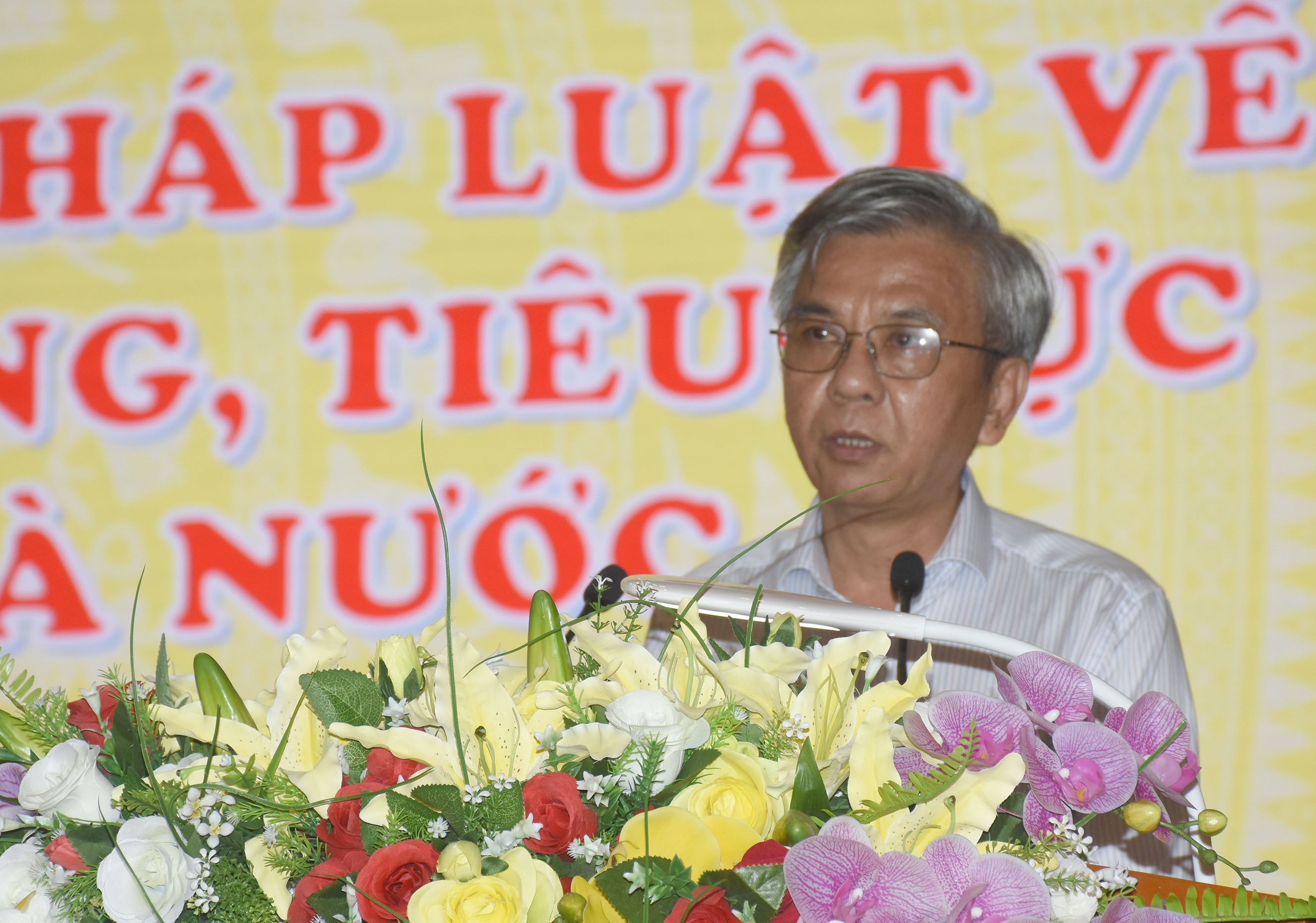 Ông Phan Văn Mạnh, Phó Giám đốc Sở TN-MT phát biểu tại hội nghị