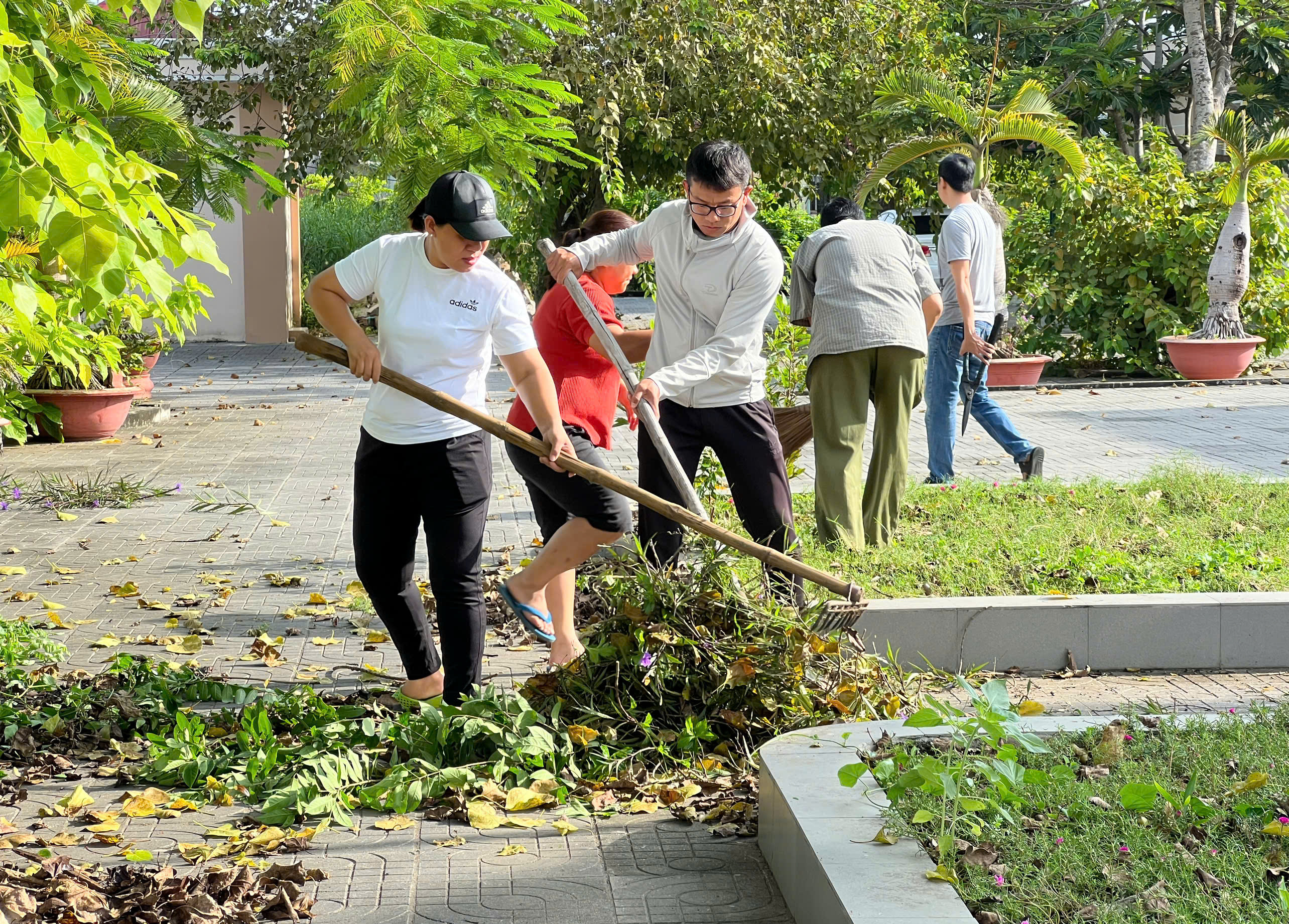 Xã An Ngãi dọn dẹp VSMT chuẩn bị cho lễ công bố huyện Long Điền đạt chuẩn huyện nông thôn mới nâng cao năm 2023.