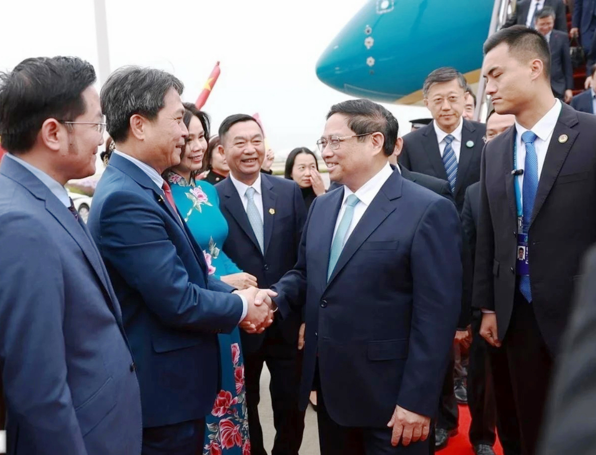 Lễ đón Thủ tướng Phạm Minh Chính đến Côn Minh, tỉnh Vân Nam bắt đầu chuyến tham dự Hội nghị Thượng đỉnh Hợp tác tiểu vùng Mekong mở rộng (GMS) lần thứ 8.