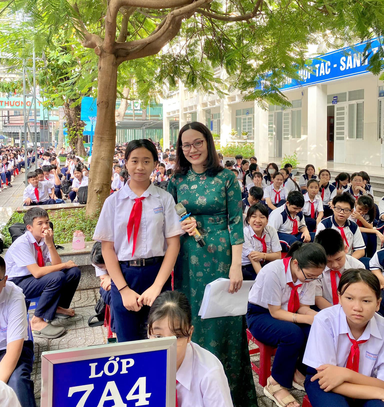 Cô trò Trường THCS Châu Thành (Vũng Tàu) trong buổi sinh hoạt diễn đàn “Lắng nghe trẻ em nói”.