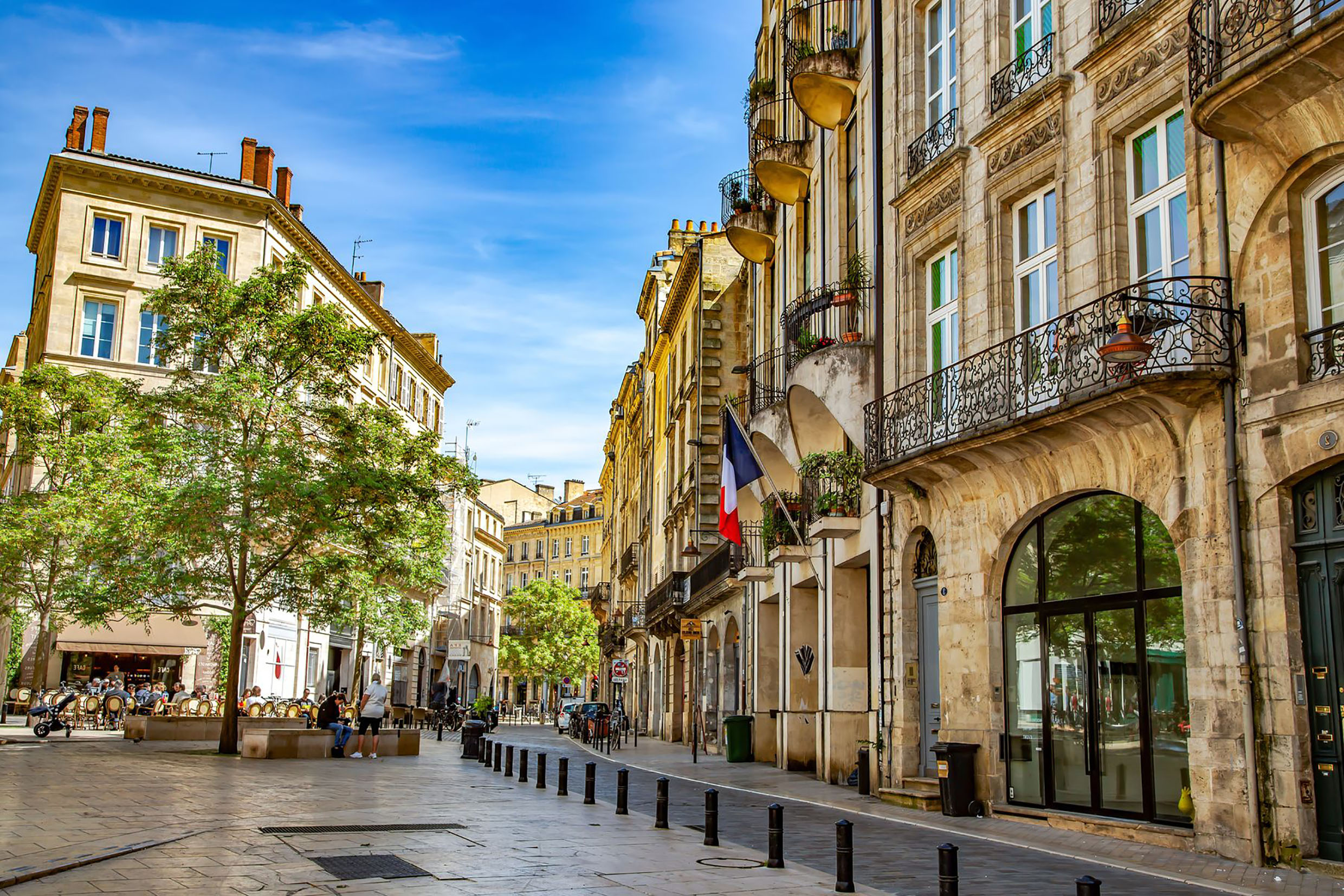 Bordeaux luôn là điểm đến lý tưởng cho những ai yêu thích rượu vang, lịch sử và kiến trúc.