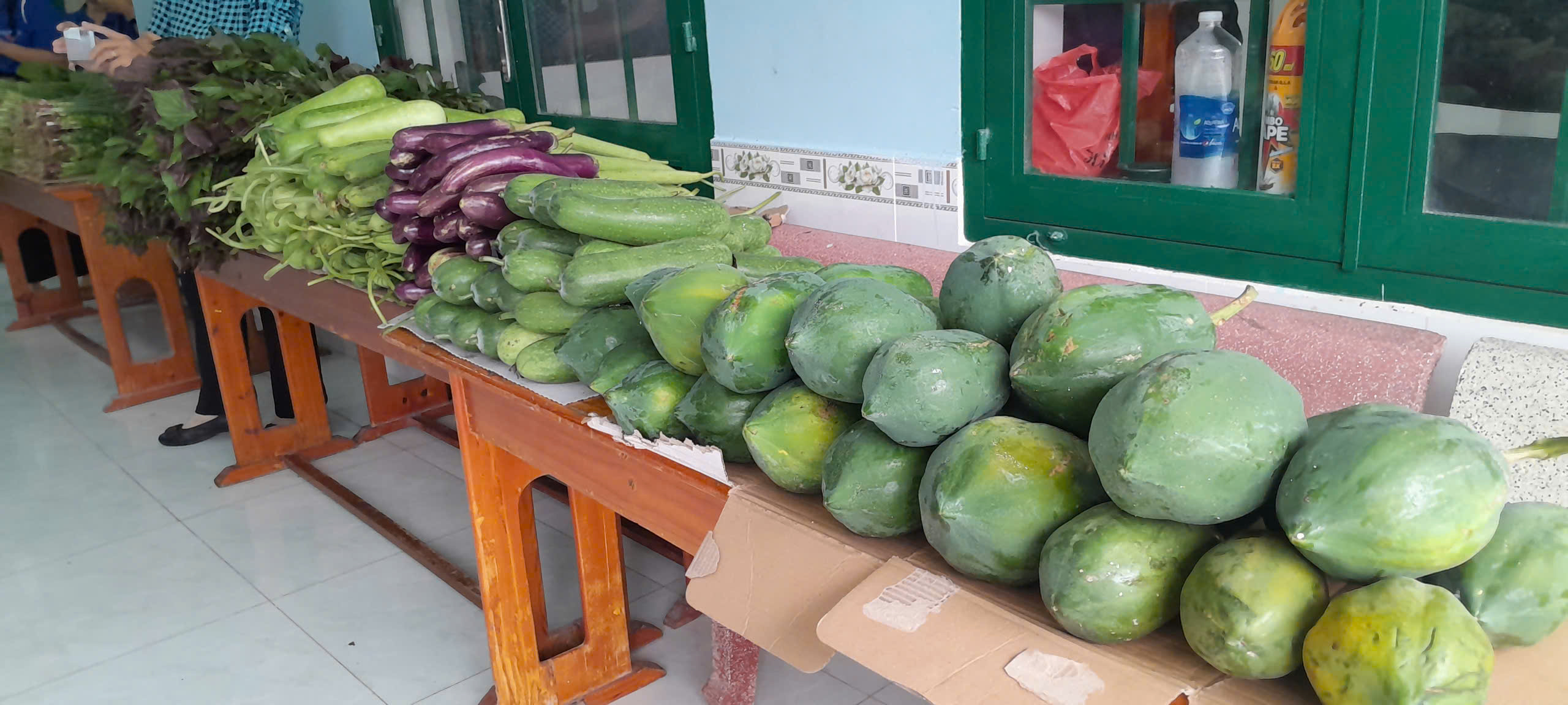 Các gian hàng rau, củ quả là điểm mới tại phiên chợ.
