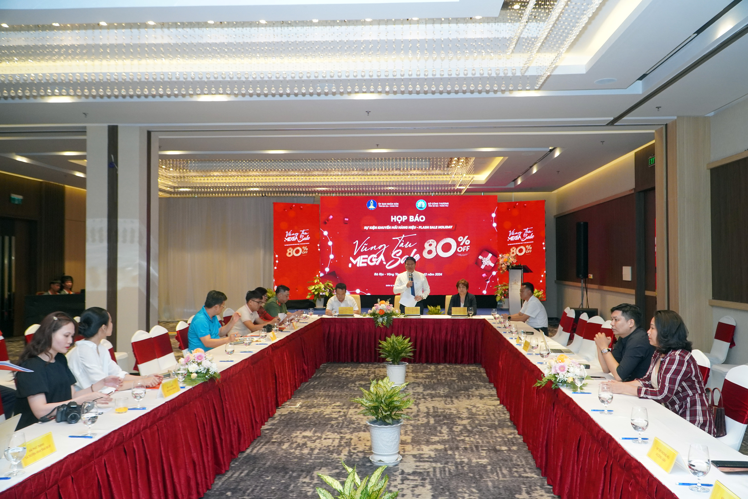 Quang cảnh buổi họp báo.