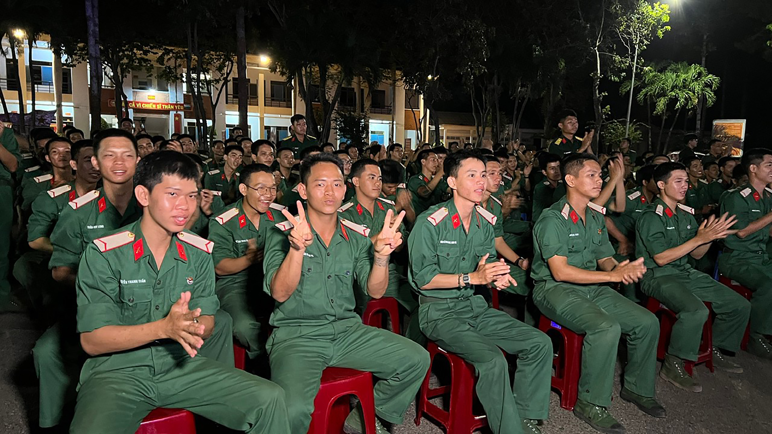 Nhờ làm tốt công tác Đảng, công tác chính trị đã góp phần nâng cao đời sống tinh thần, ý chí quyết tâm của người lính.