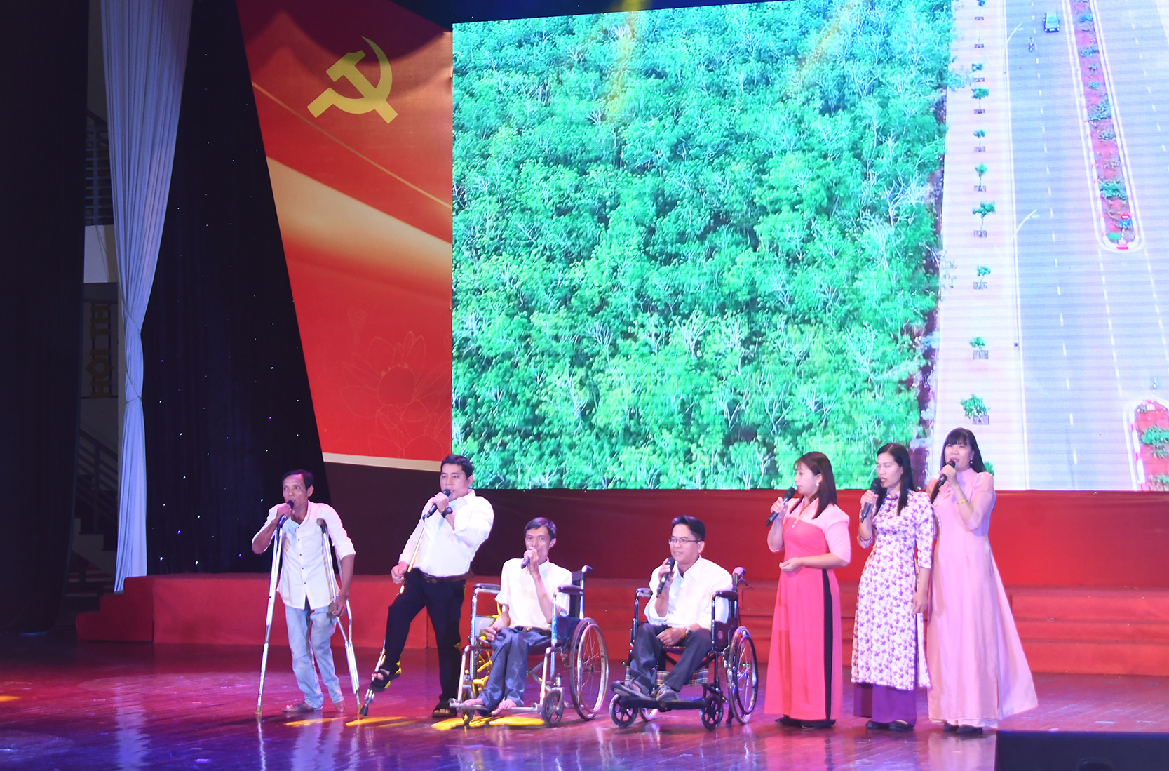 Tiết mục tốp ca của đội Hội Nạn nhân chất độc da cam và Bảo trợ xã hội huyện Châu Đức.