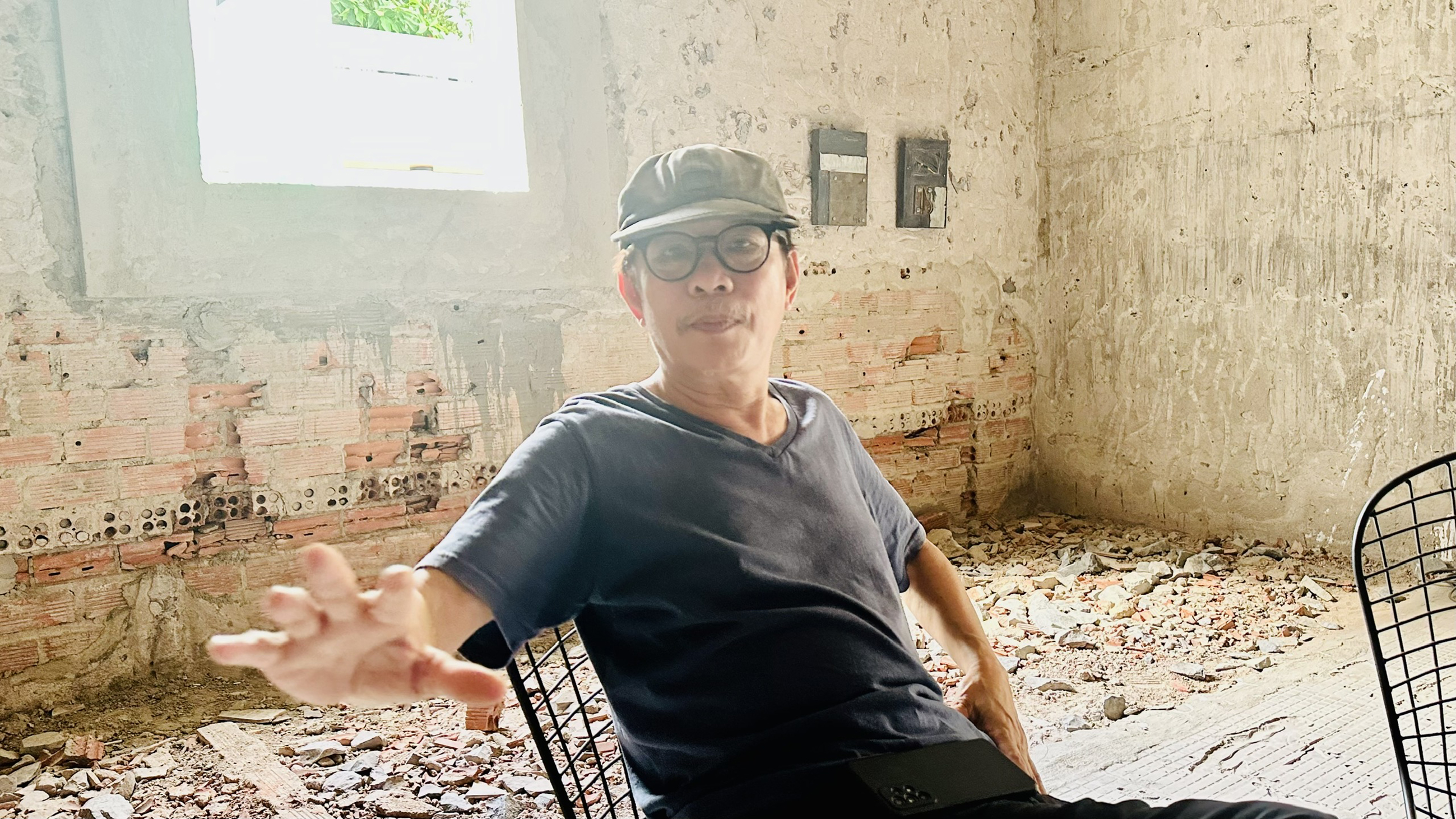  Họa sĩ Văn Ngọc kể chuyện việc xây dựng “nhà tù Văn Ngọc”.