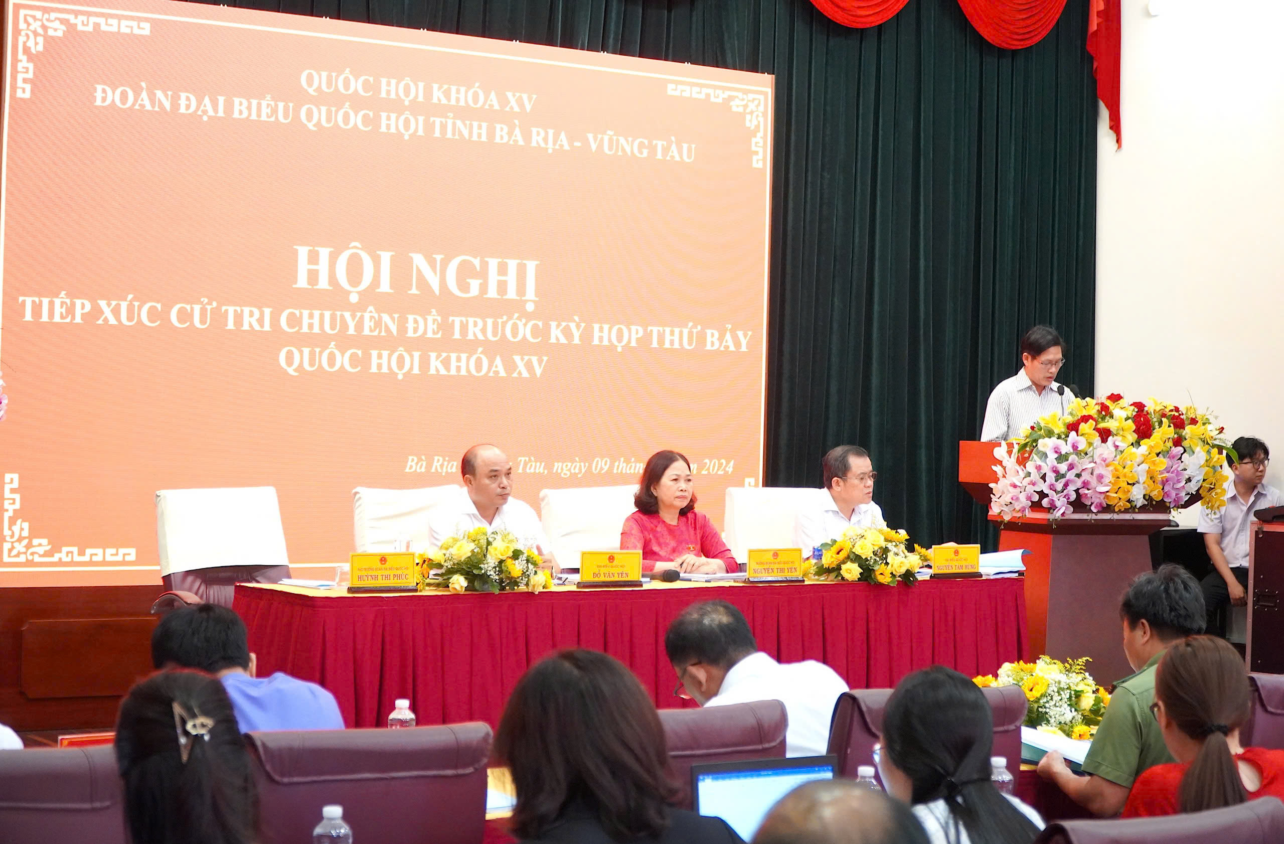 Đoàn ĐBQH tỉnh tiếp xúc cử tri nhằm lắng nghe ý kiến, kiến nghị đề xuất của cử tri đối với những nội dung  bất cập liên quan đến các dự án luật.