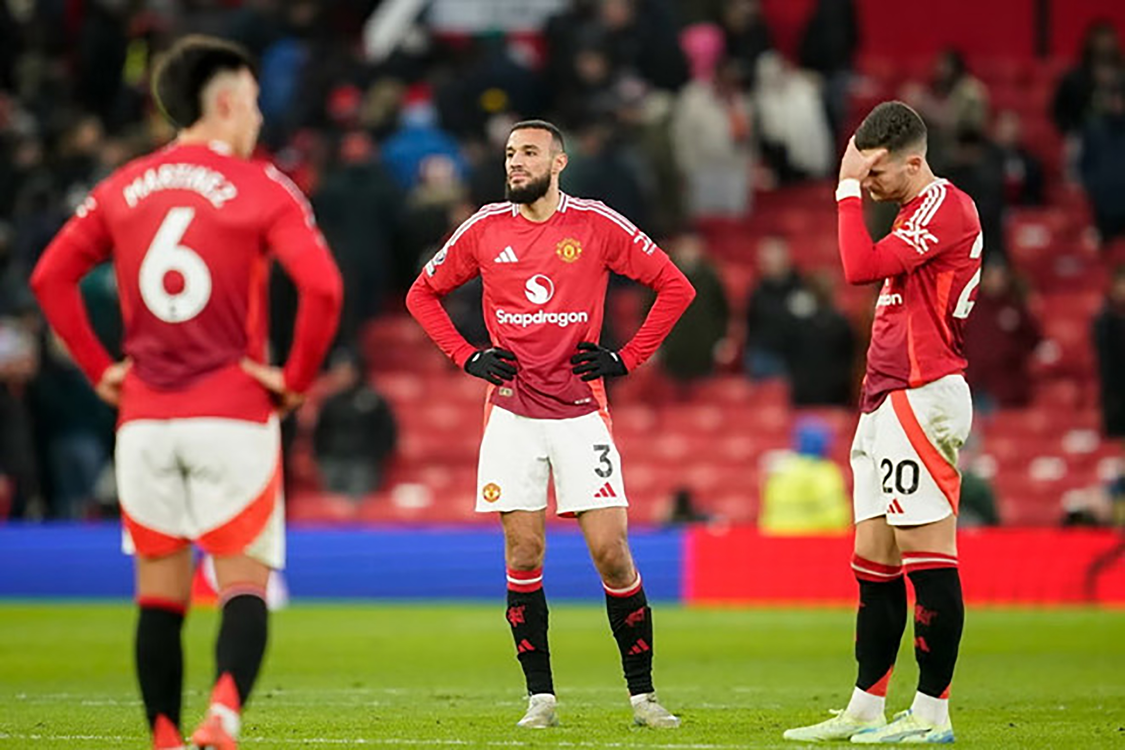 Manchester United thua thảm trên sân nhà Old Trafford.