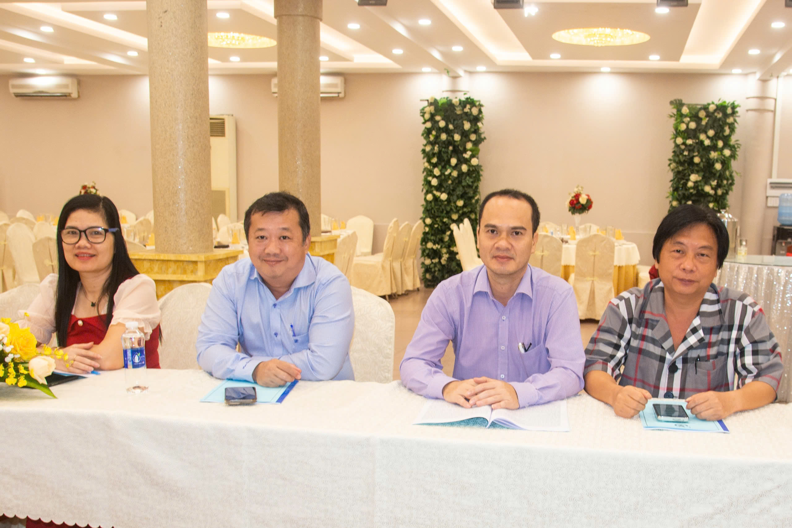 Các đại biểu tham dự hội nghị.