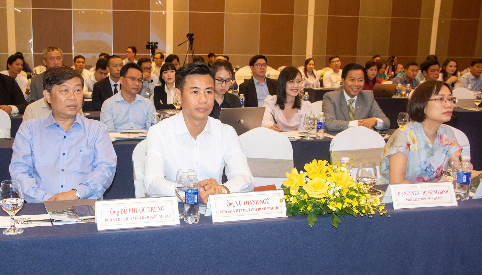Đại biểu các tỉnh, thành khu vực Đông Nam Bộ tham dự hội nghị.