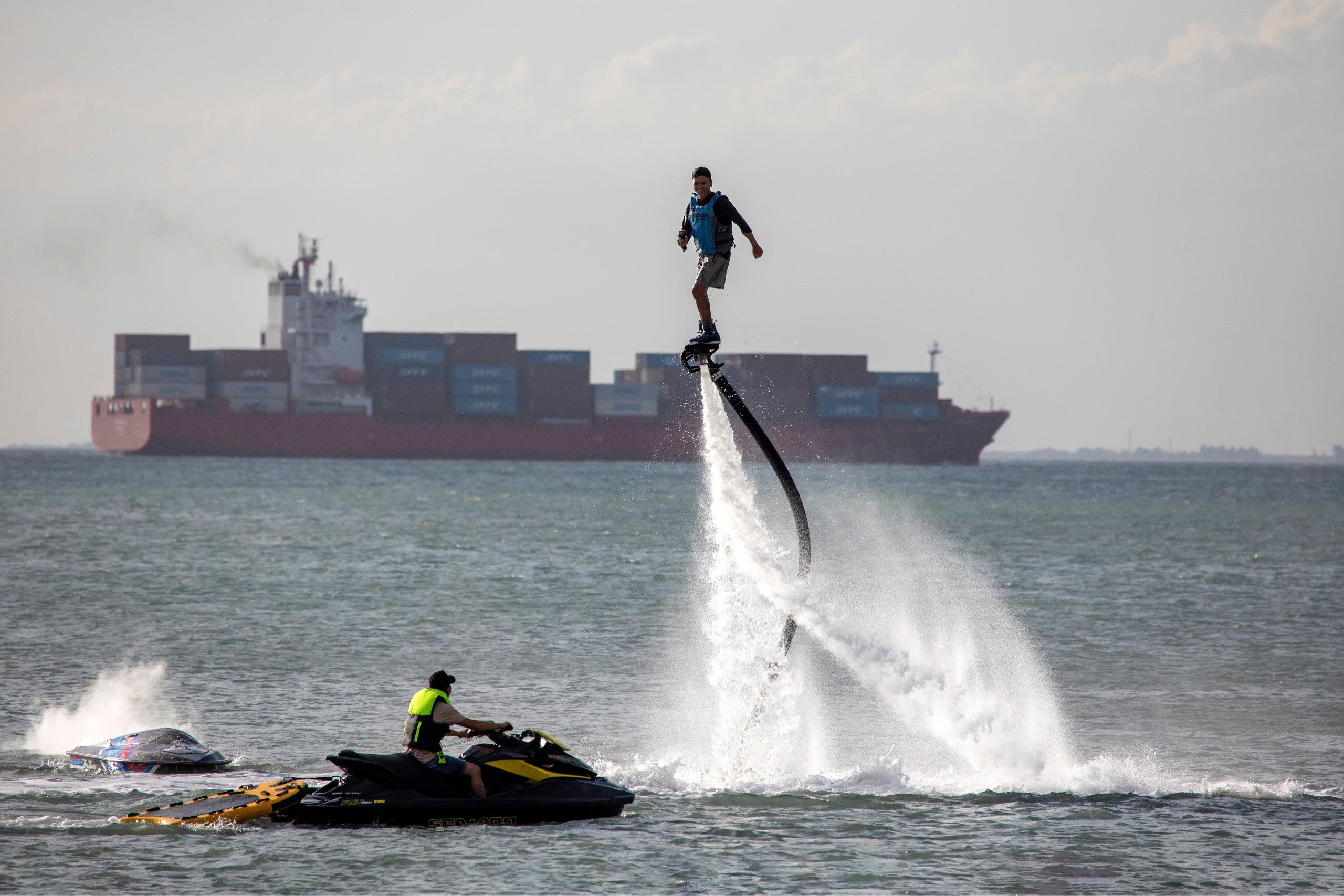 Biểu diễn flyboard.